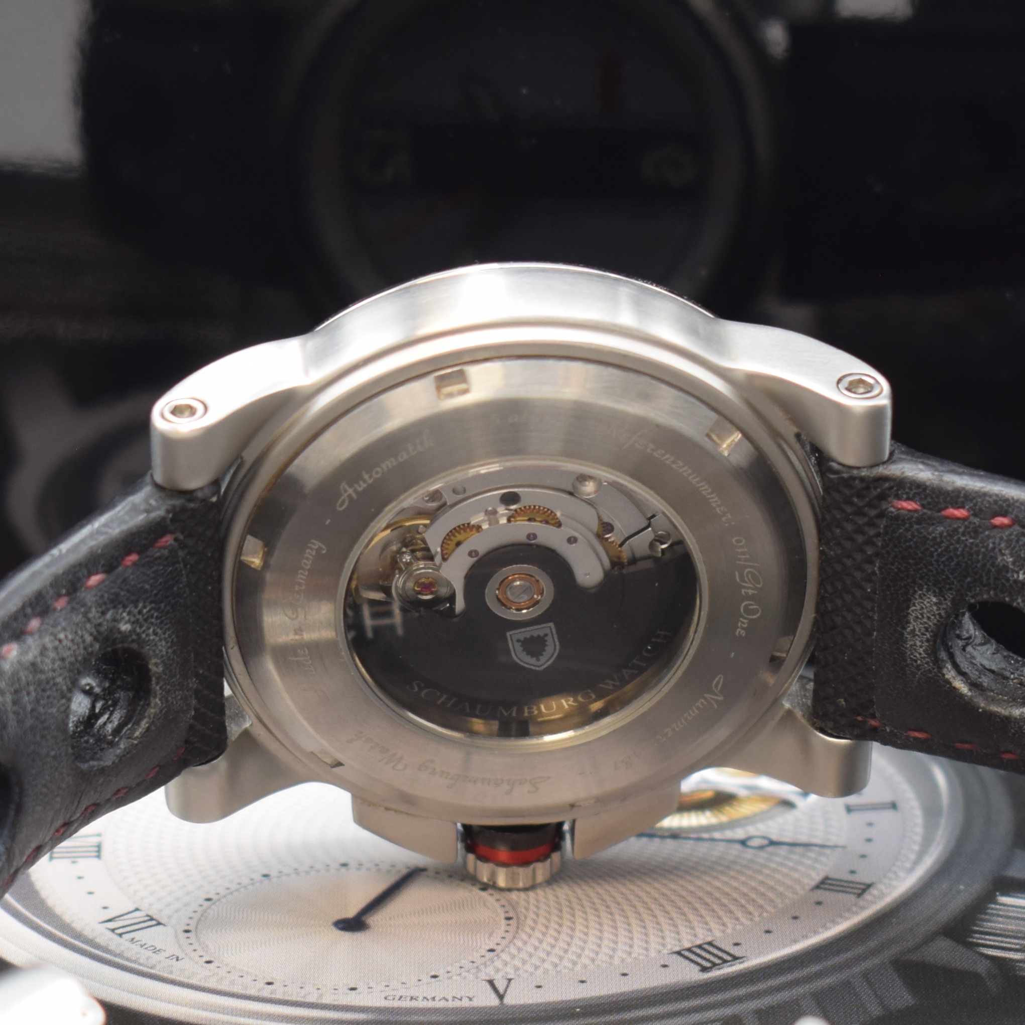 Detail e: SCHAUMBURG WATCH Herrenarmbanduhr GT RaceClub Referenz 011/Gt One, Automatik, Edelstahlgeh. inkl. orig. Band m. dopp. Faltschl., beids. vergl., Boden ...