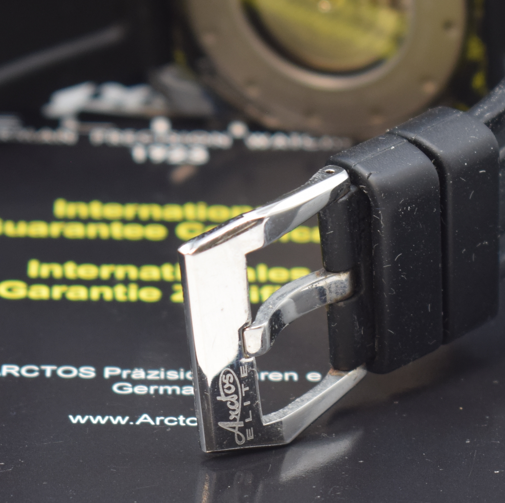 Detail b: ARCTOS Elite, auf 999 Stück limitierte Armbanduhr GPW K1, Automatik, Keramikgeh. inkl. orig. Kautschukband m. orig. Dornschl., beids. vergl., ...