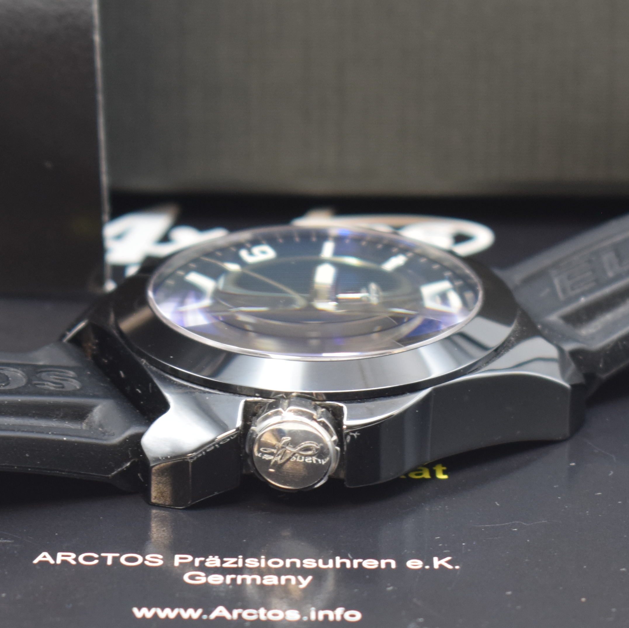 Detail c: ARCTOS Elite, auf 999 Stück limitierte Armbanduhr GPW K1, Automatik, Keramikgeh. inkl. orig. Kautschukband m. orig. Dornschl., beids. vergl., ...