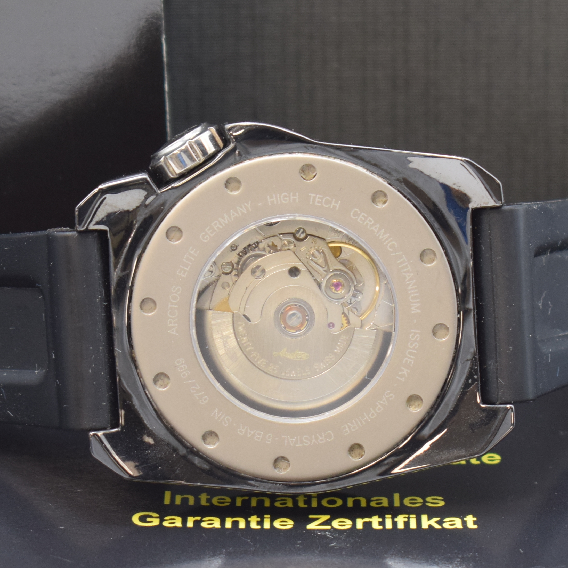 Detail d: ARCTOS Elite, auf 999 Stück limitierte Armbanduhr GPW K1, Automatik, Keramikgeh. inkl. orig. Kautschukband m. orig. Dornschl., beids. vergl., ...