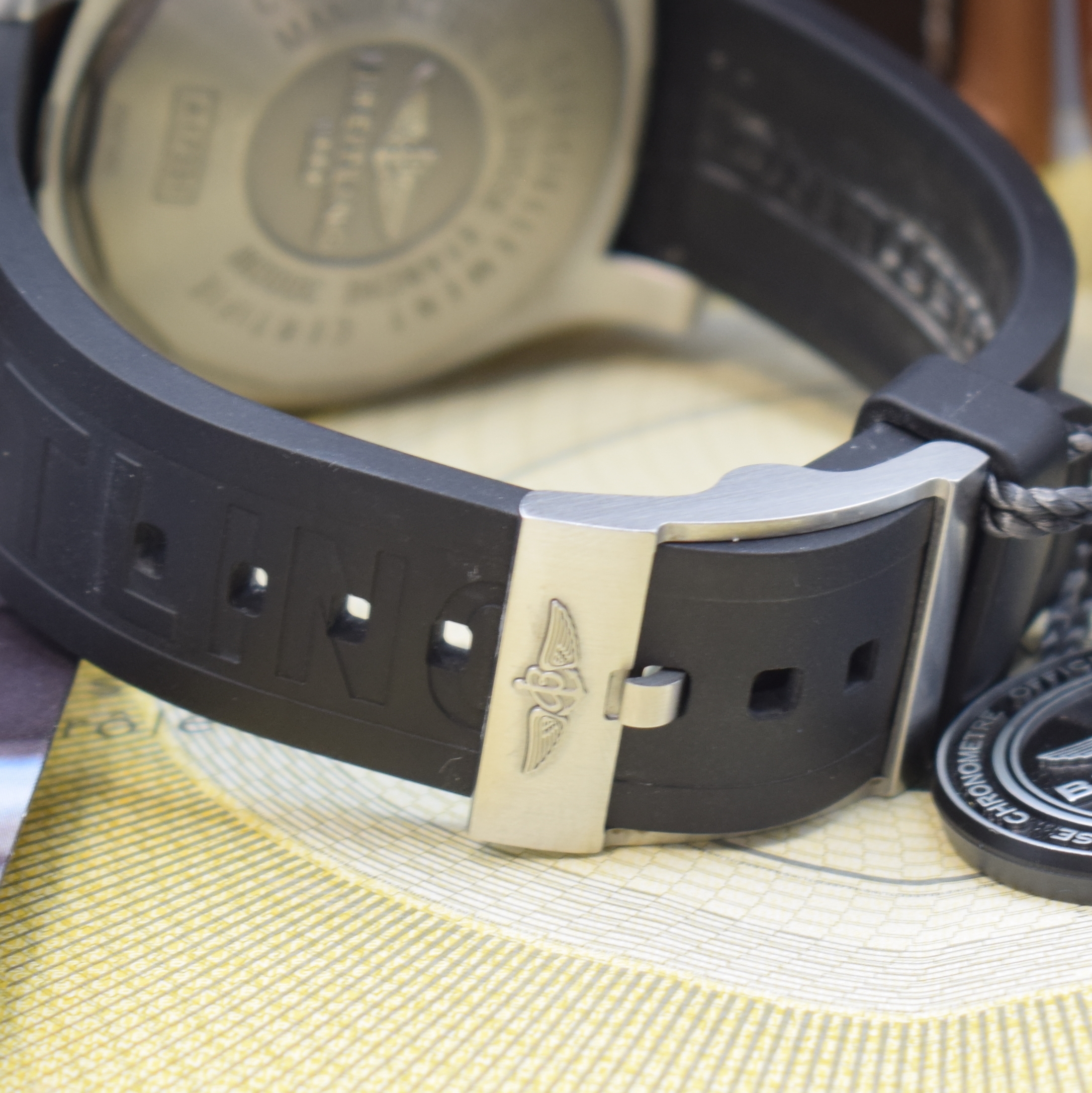 Detail b: BREITLING Herrenarmbanduhr Avenger II Seawolf Referenz A17331, Automatik, Chronometer in Edelstahl inkl. orig. Kautschukband m. orig. Dornschl., ...