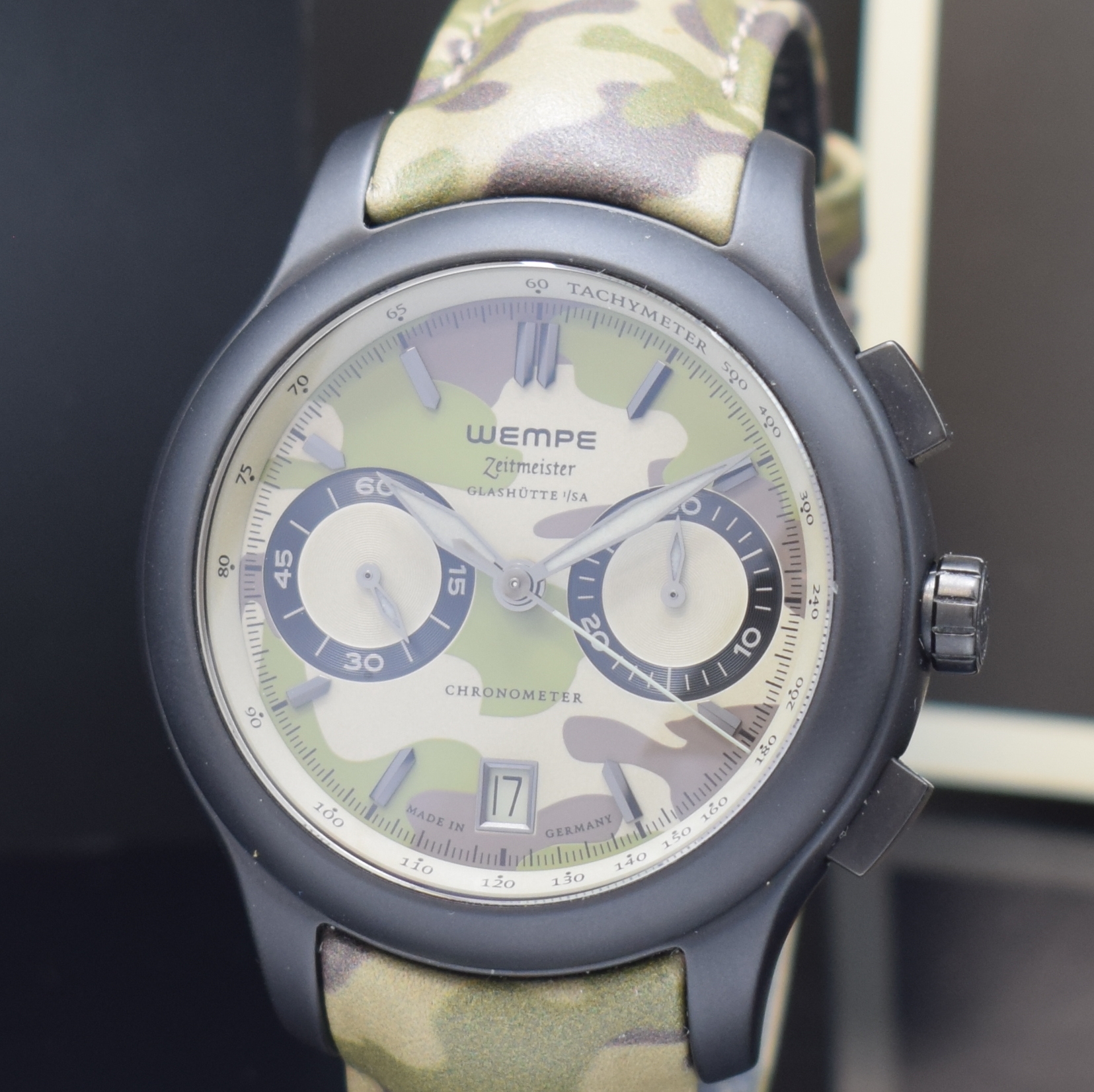 Detail a: WEMPE ZEITMEISTER seltener, auf 50 Stück limitierter Armbandchronometer mit Chronograph, Automatik, Keramikgeh. inkl. orig. Camouflage-Lederband m. ...