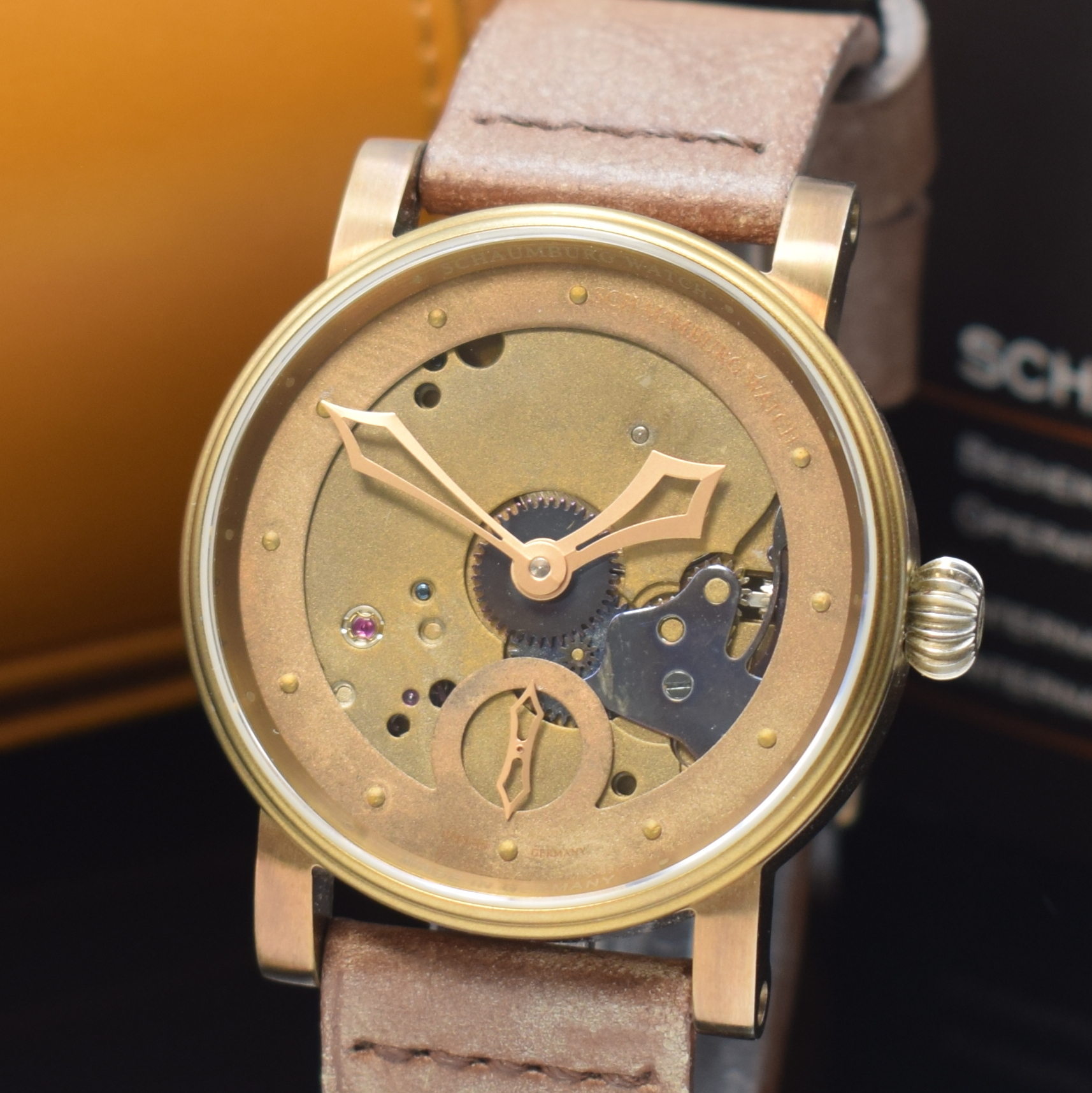 Detail a: SCHAUMBURG WATCH Unikatorium SteamPunk 1, Handaufzug, bronzefarb. Edelstahlgeh. inkl. orig. Lederband m. orig. Dornschl., beids. vergl., Boden ...