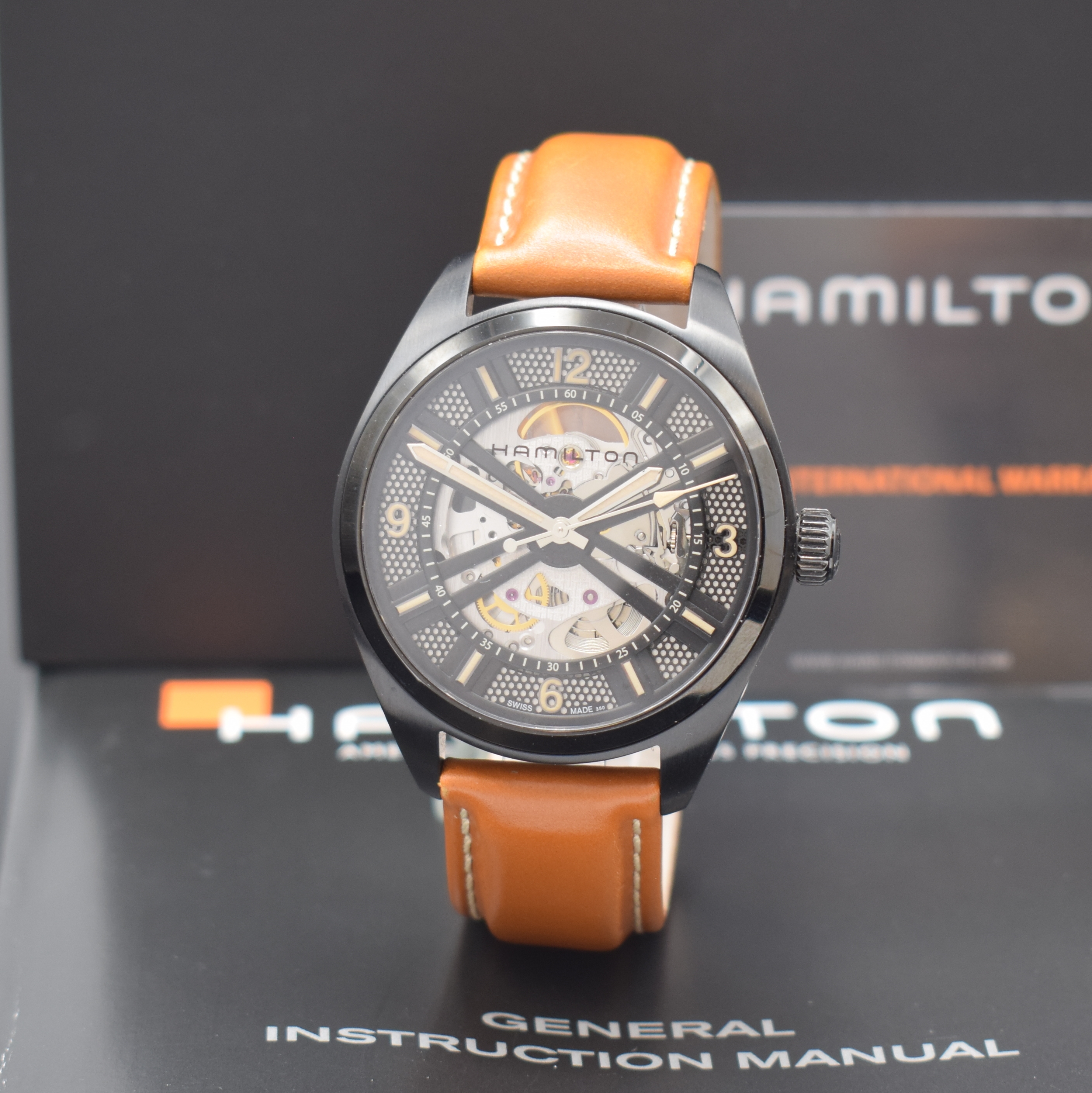 HAMILTON Herrenarmbanduhr Khaki Field Skeleton Referenz H725850, Automatik, PVD- beschichtetes Edelstahlgeh. m. inkl. orig. Lederband m. orig. ...