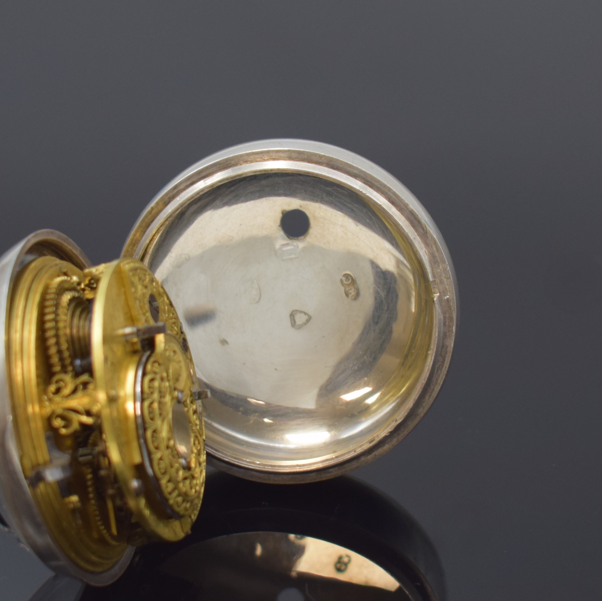 Detail e: HIGGS & EVANS Taschenuhr mit Zylinderhemmung und 2 Übergehäusen in Silber, England um 1785, Außengeh. Hallmark London 1785, beide Innengeh. ...