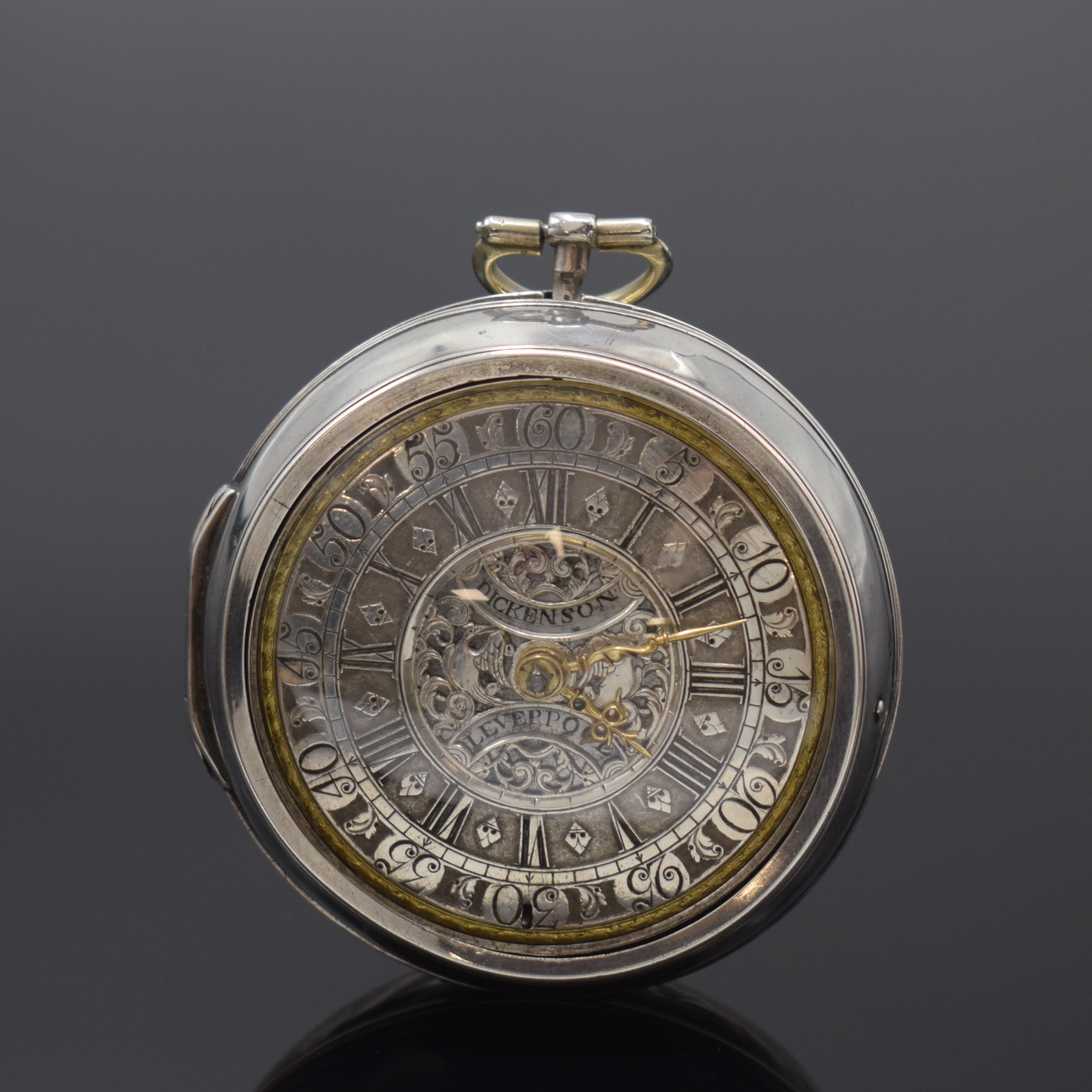 RICH. DICKINSON LEVERPOOL frühe Spindeluhr mit Scheinpendel und Übergehäuse in Silber, England um 1720, glatte Geh. dell./rep., schönes silb. ...