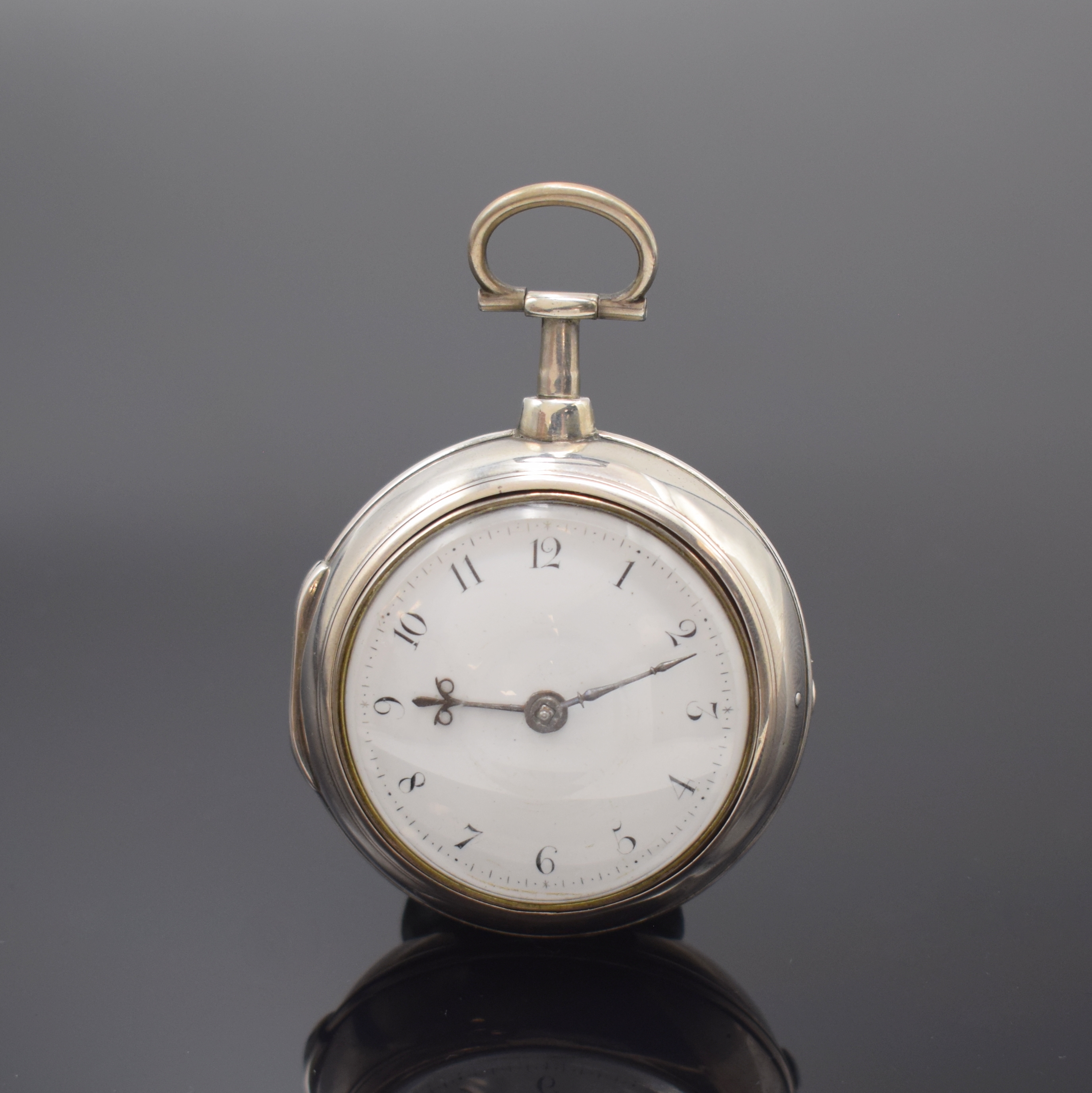 L. WRIGHT London Spindeluhr mit Übergehäuse in Silber, England um 1760, glattes Geh. dell./def., Übergeh. m. Monogramm-Grav., Emailzifferbl. ...