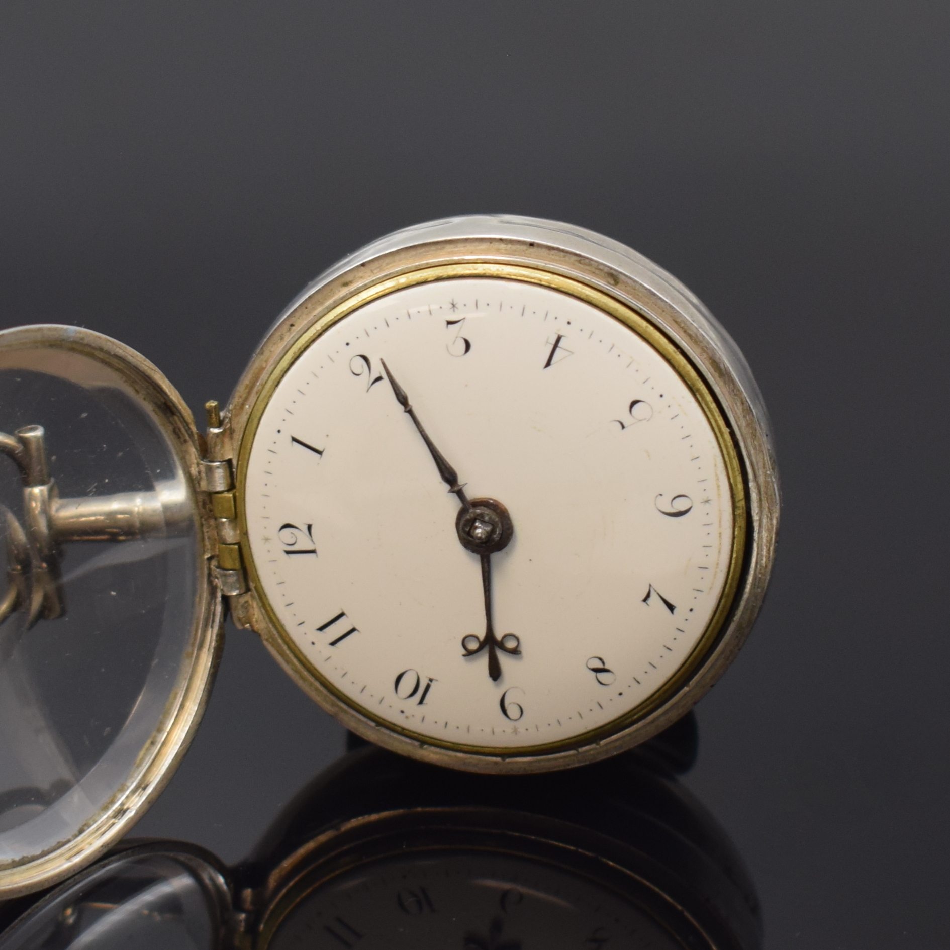 Detail c: L. WRIGHT London Spindeluhr mit Übergehäuse in Silber, England um 1760, glattes Geh. dell./def., Übergeh. m. Monogramm-Grav., Emailzifferbl. ...