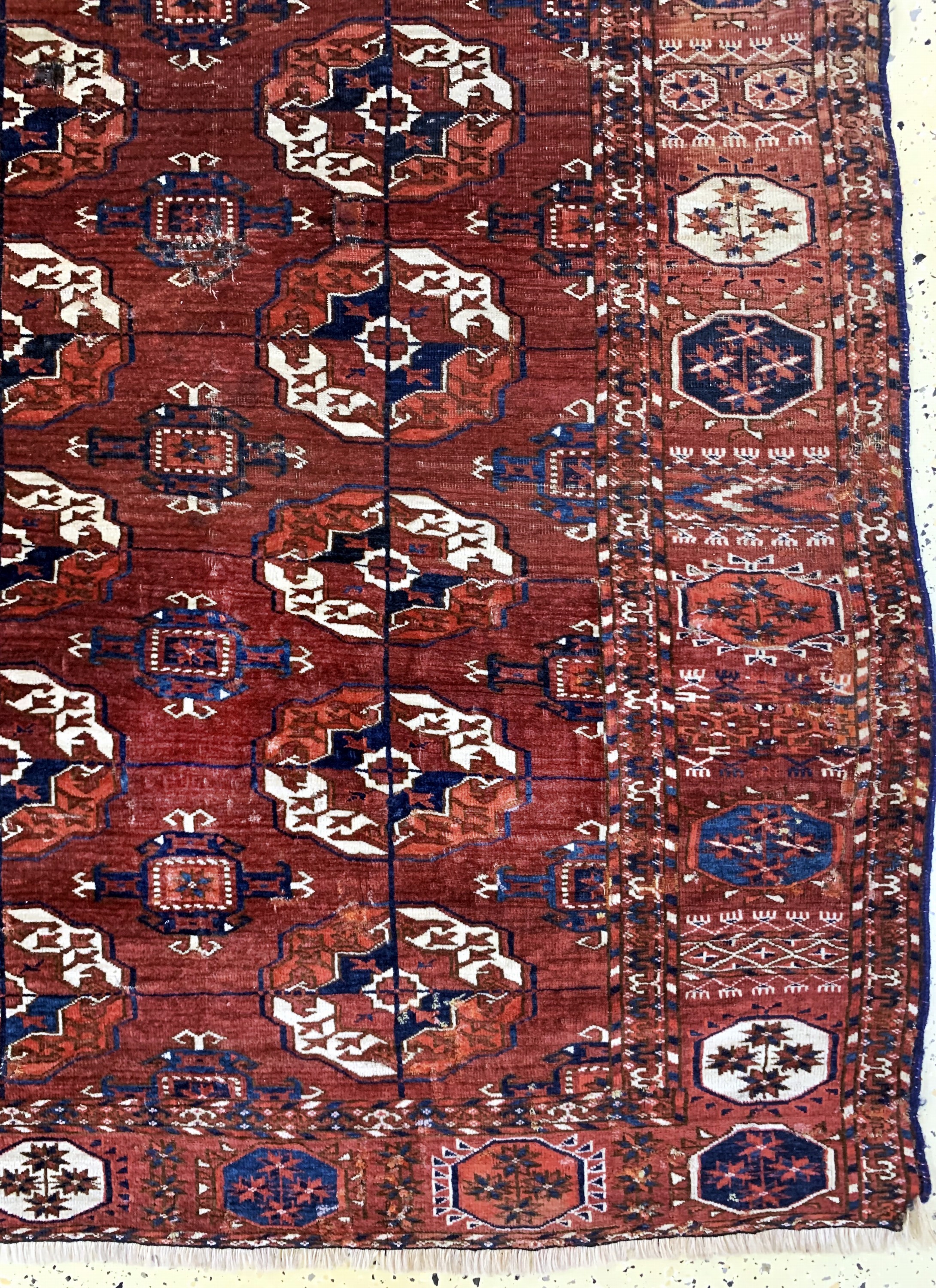 Detail a: Tekke Hauptteppich antik, Turkmenistan, 19.Jhd, Wolle auf Wolle, ca. 227 x 185 cm, EHZ: 4, (geflickt,restauriert)