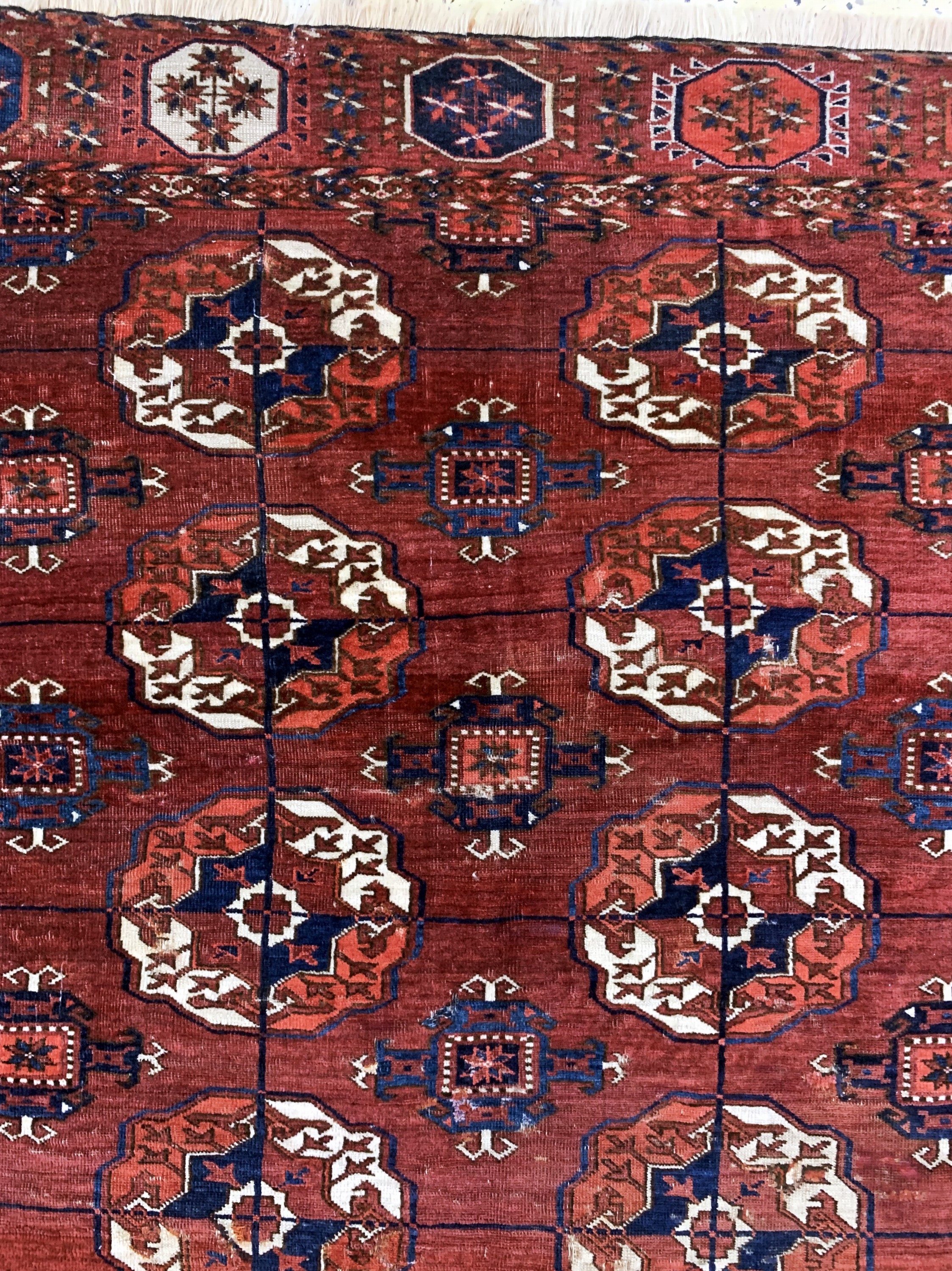 Detail f: Tekke Hauptteppich antik, Turkmenistan, 19.Jhd, Wolle auf Wolle, ca. 227 x 185 cm, EHZ: 4, (geflickt,restauriert)