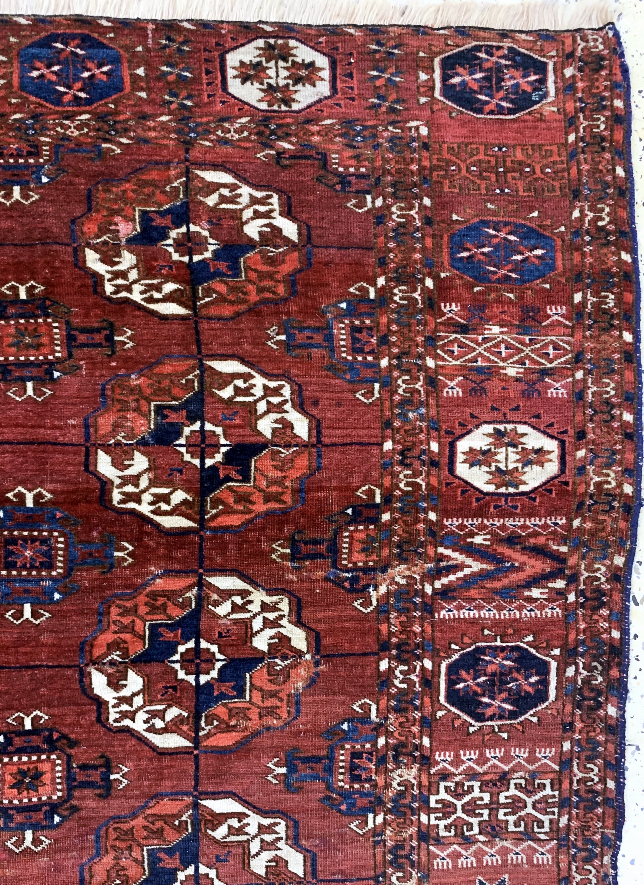 Detail g: Tekke Hauptteppich antik, Turkmenistan, 19.Jhd, Wolle auf Wolle, ca. 227 x 185 cm, EHZ: 4, (geflickt,restauriert)