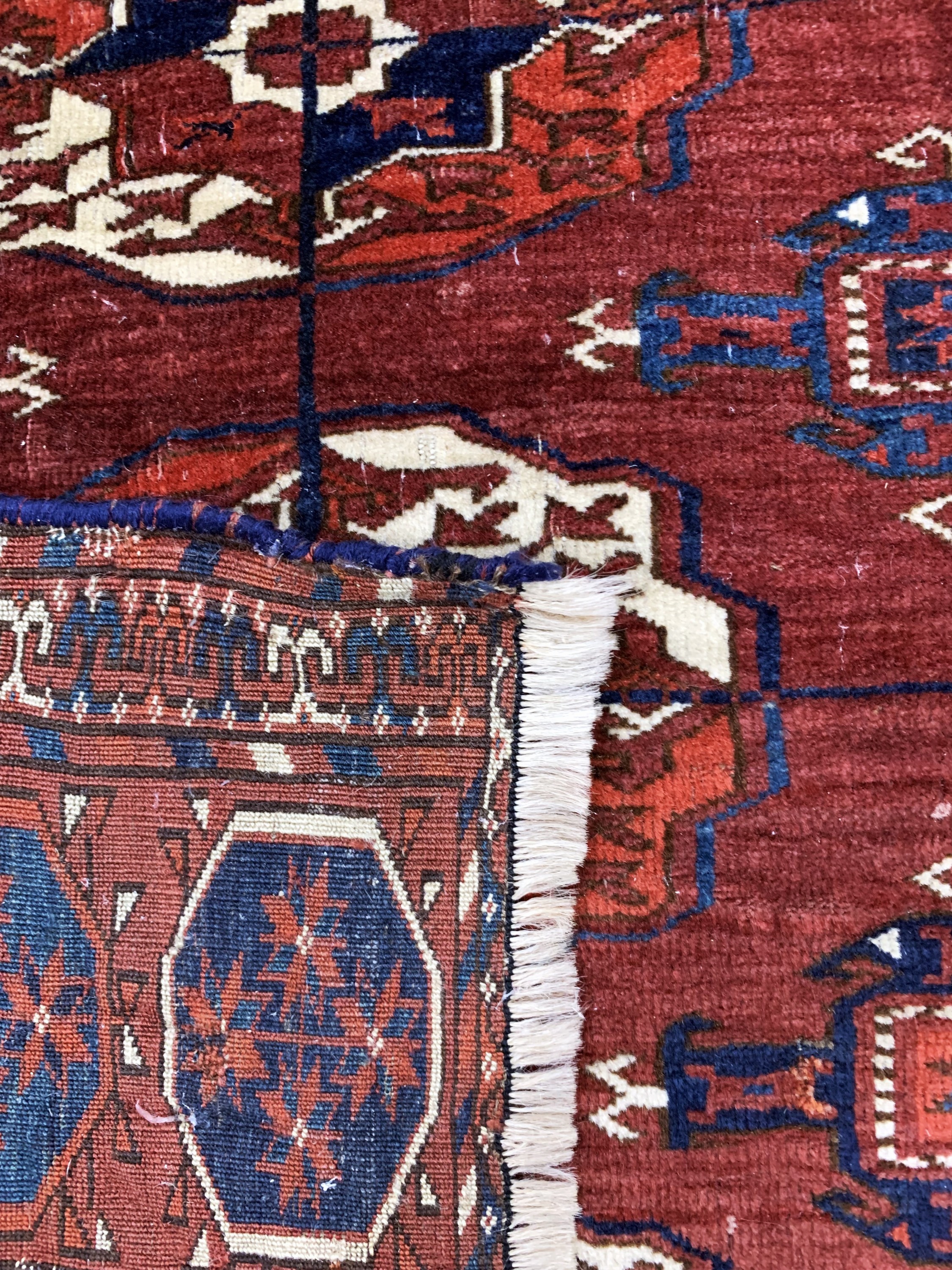 Detail i: Tekke Hauptteppich antik, Turkmenistan, 19.Jhd, Wolle auf Wolle, ca. 227 x 185 cm, EHZ: 4, (geflickt,restauriert)