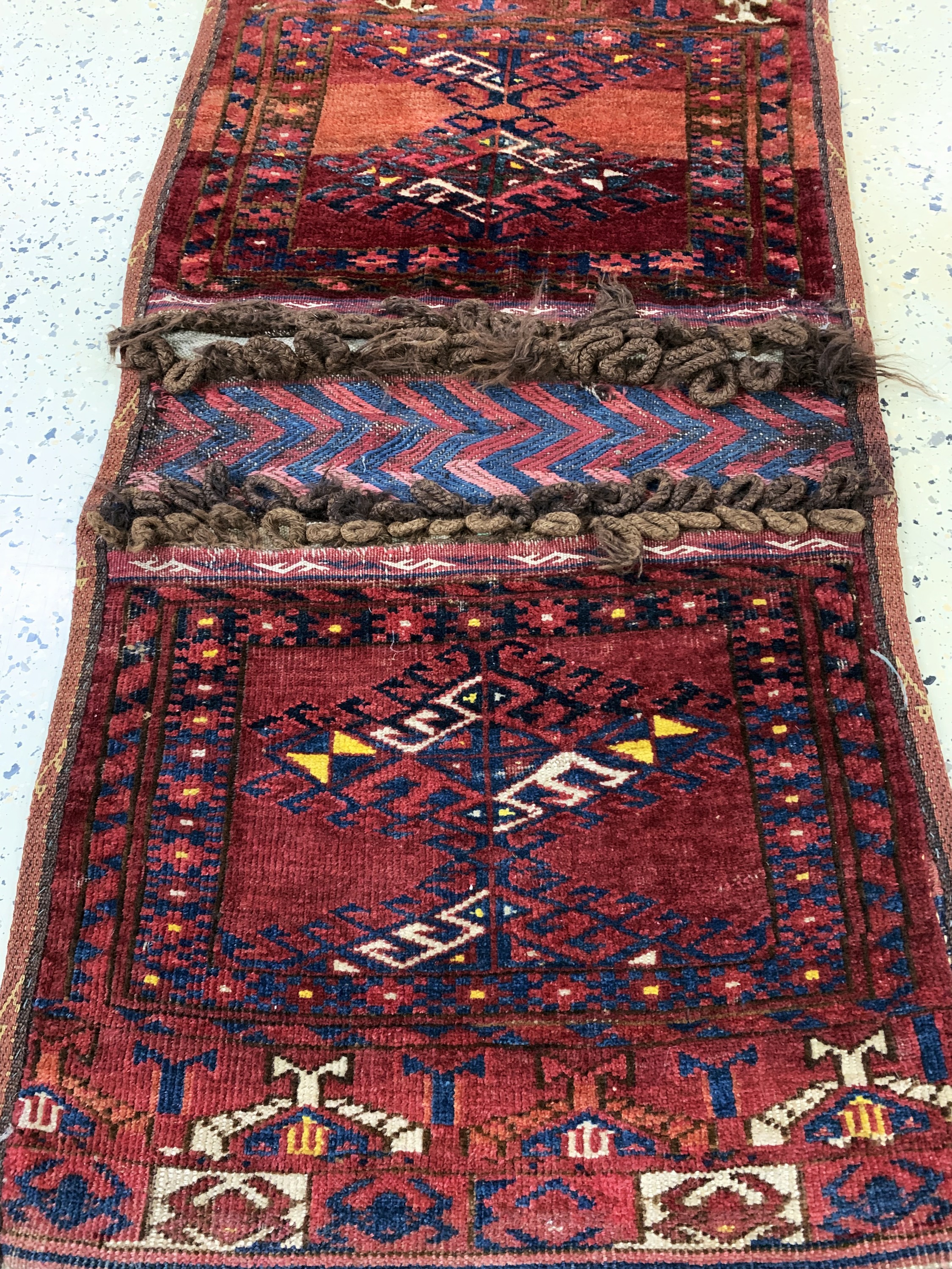 Detail c: Ersari Doppelttasche antik, Turkmenistan, um 1900, Wolle auf Wolle, ca. 120 x 62 cm, EHZ: 3
