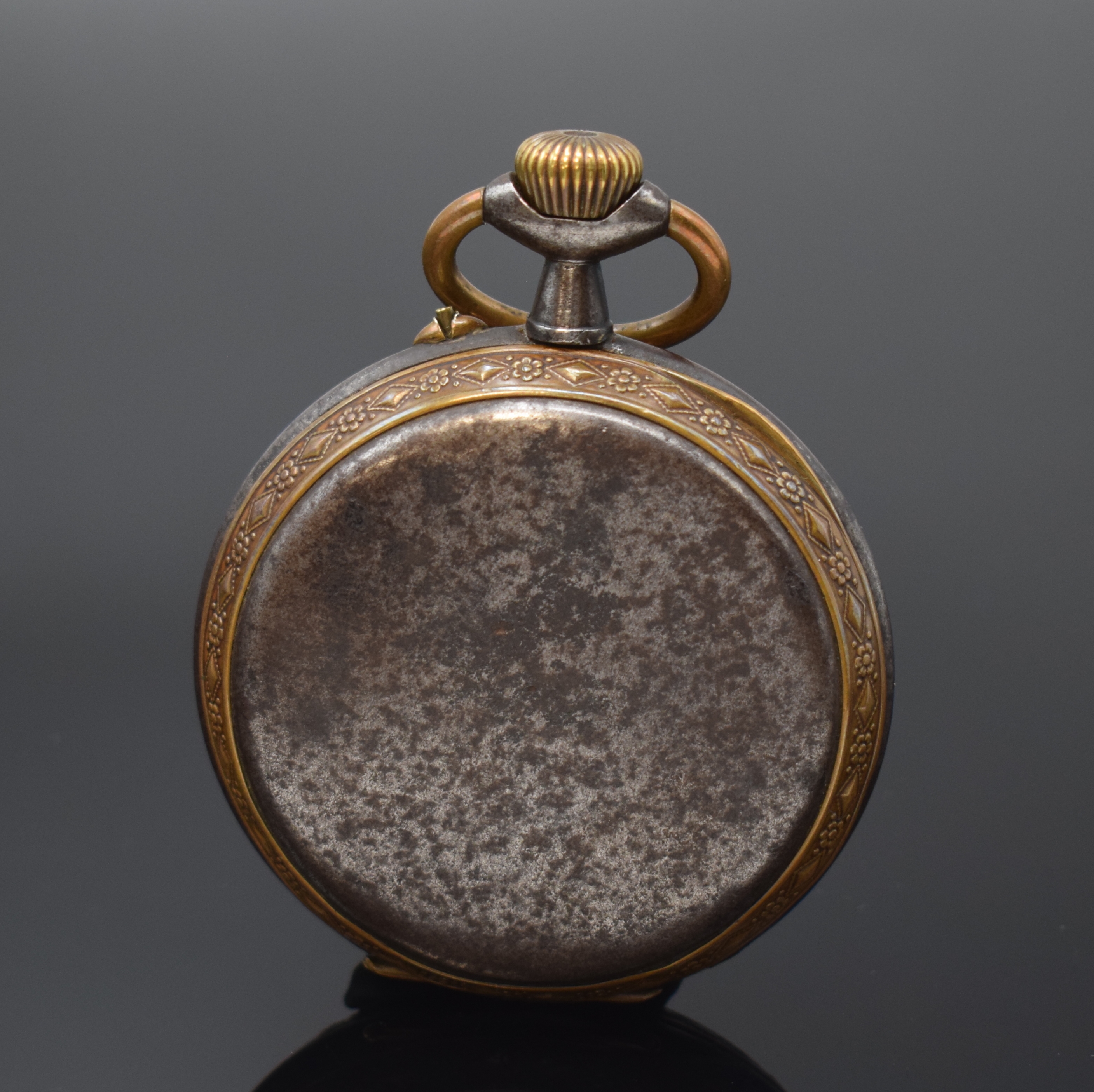Detail a: "REGULATEUR" große Taschenuhr im brünierten Gehäuse, Schweiz um 1890, glattes Geh. korrod., verzierte Messing-Ränder, schönes ...