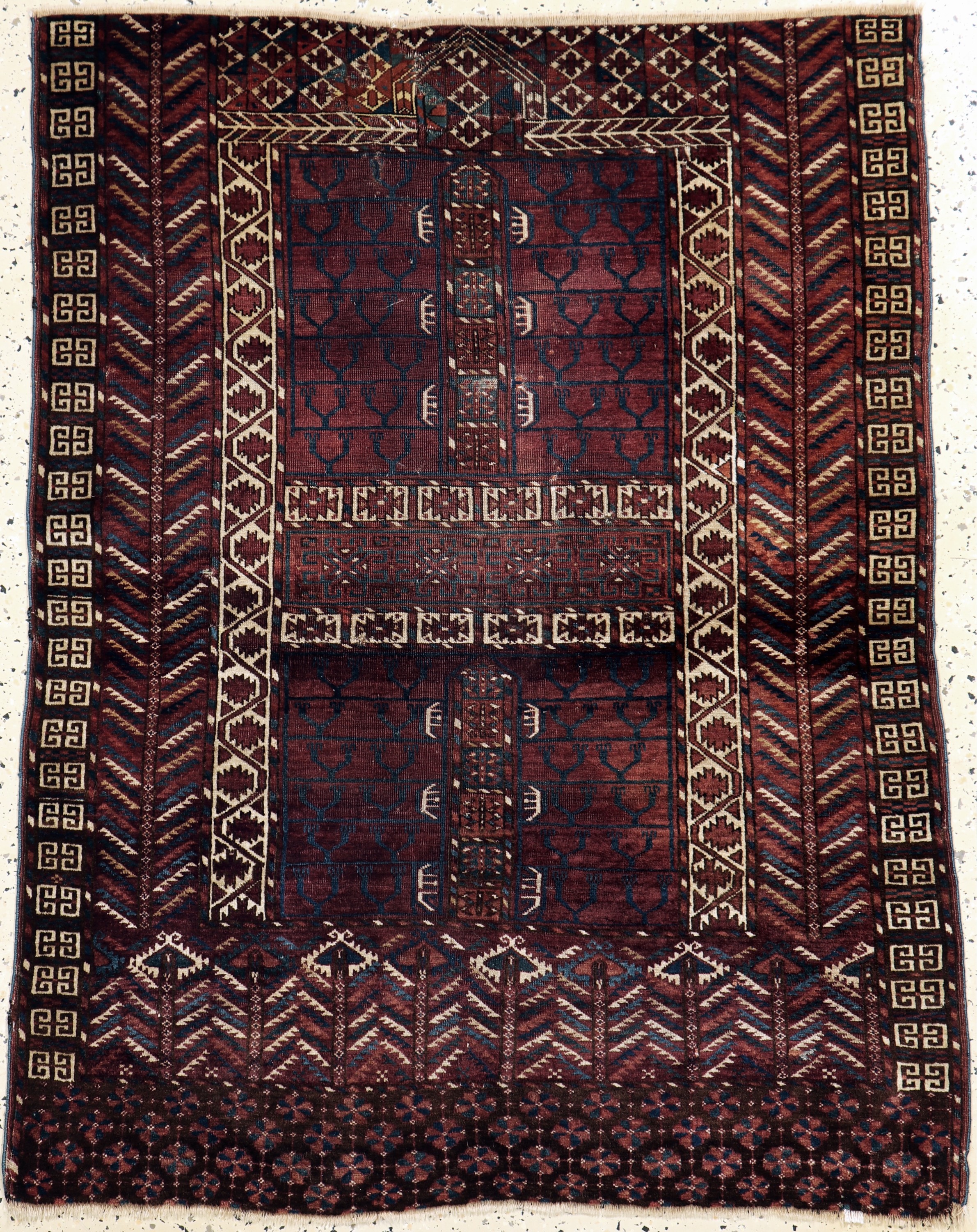 Tekke Engsi antik, Turkmenistan, 19.Jhd, Wolle auf Wolle, ca. 140 x 113 cm, verkürzt, EHZ: 3