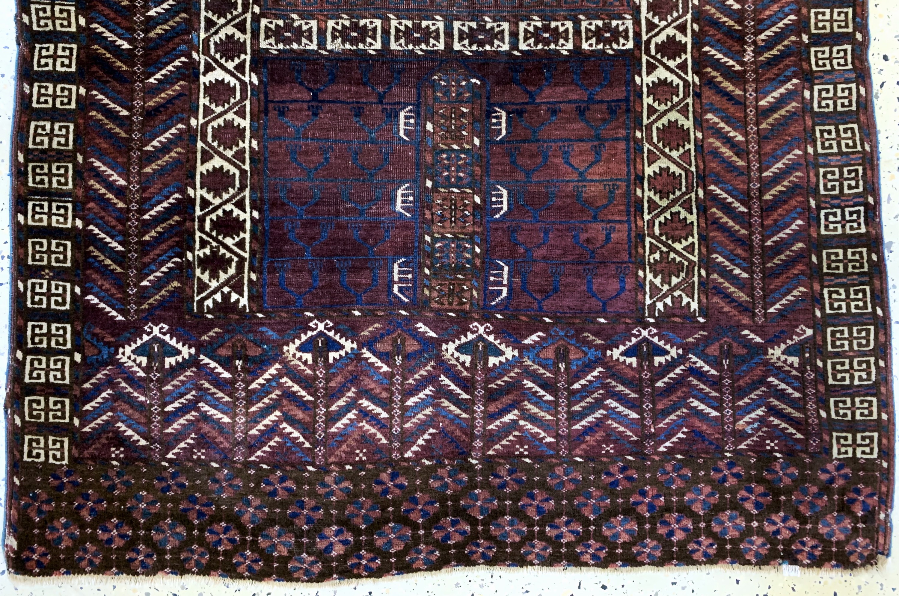 Detail c: Tekke Engsi antik, Turkmenistan, 19.Jhd, Wolle auf Wolle, ca. 140 x 113 cm, verkürzt, EHZ: 3