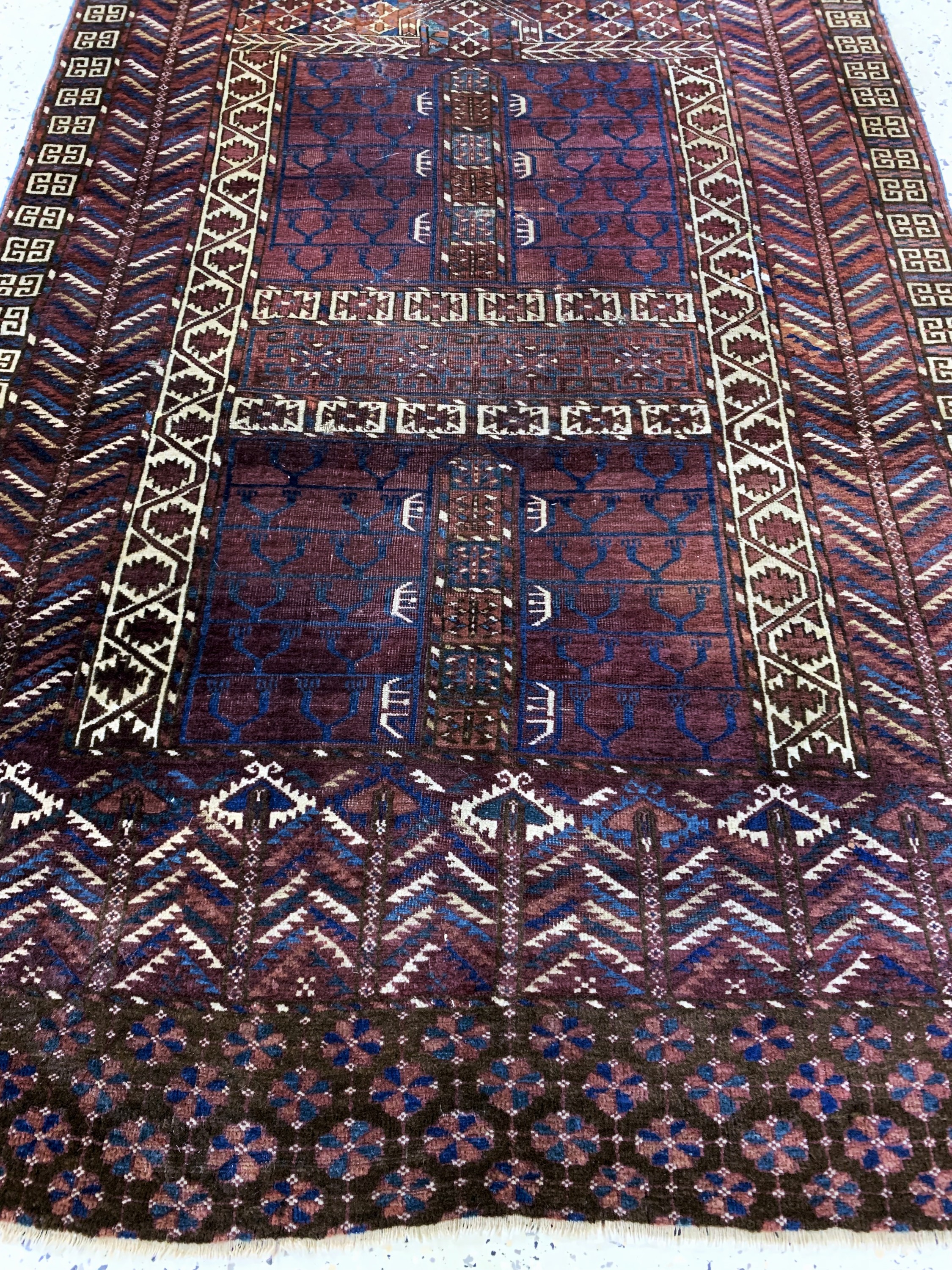 Detail d: Tekke Engsi antik, Turkmenistan, 19.Jhd, Wolle auf Wolle, ca. 140 x 113 cm, verkürzt, EHZ: 3