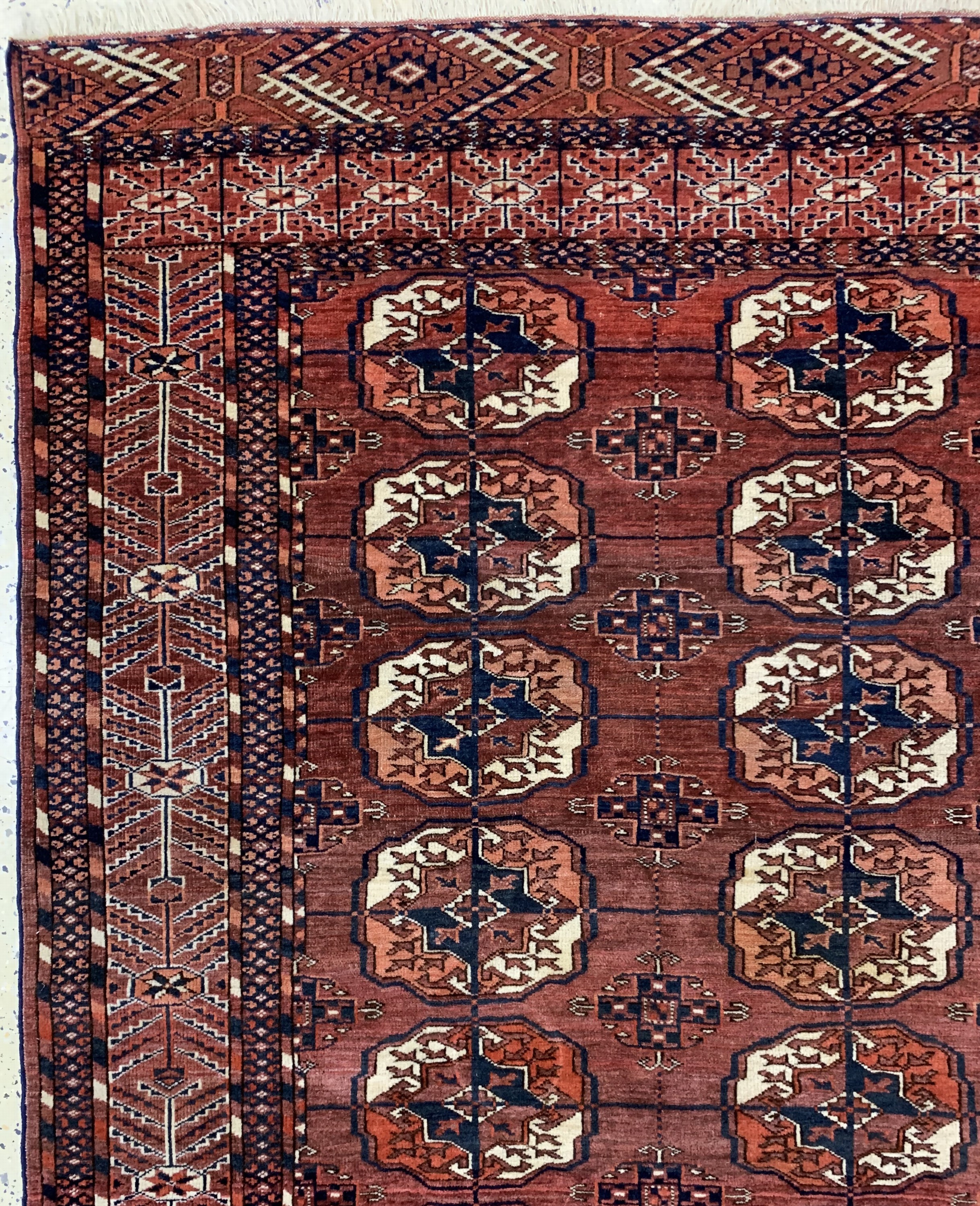 Detail d: Tekke Hauptteppich antik, Turkmenistan, 19.Jhd, Wolle auf Wolle, ca. 350 x 230 cm, EHZ: 2-3