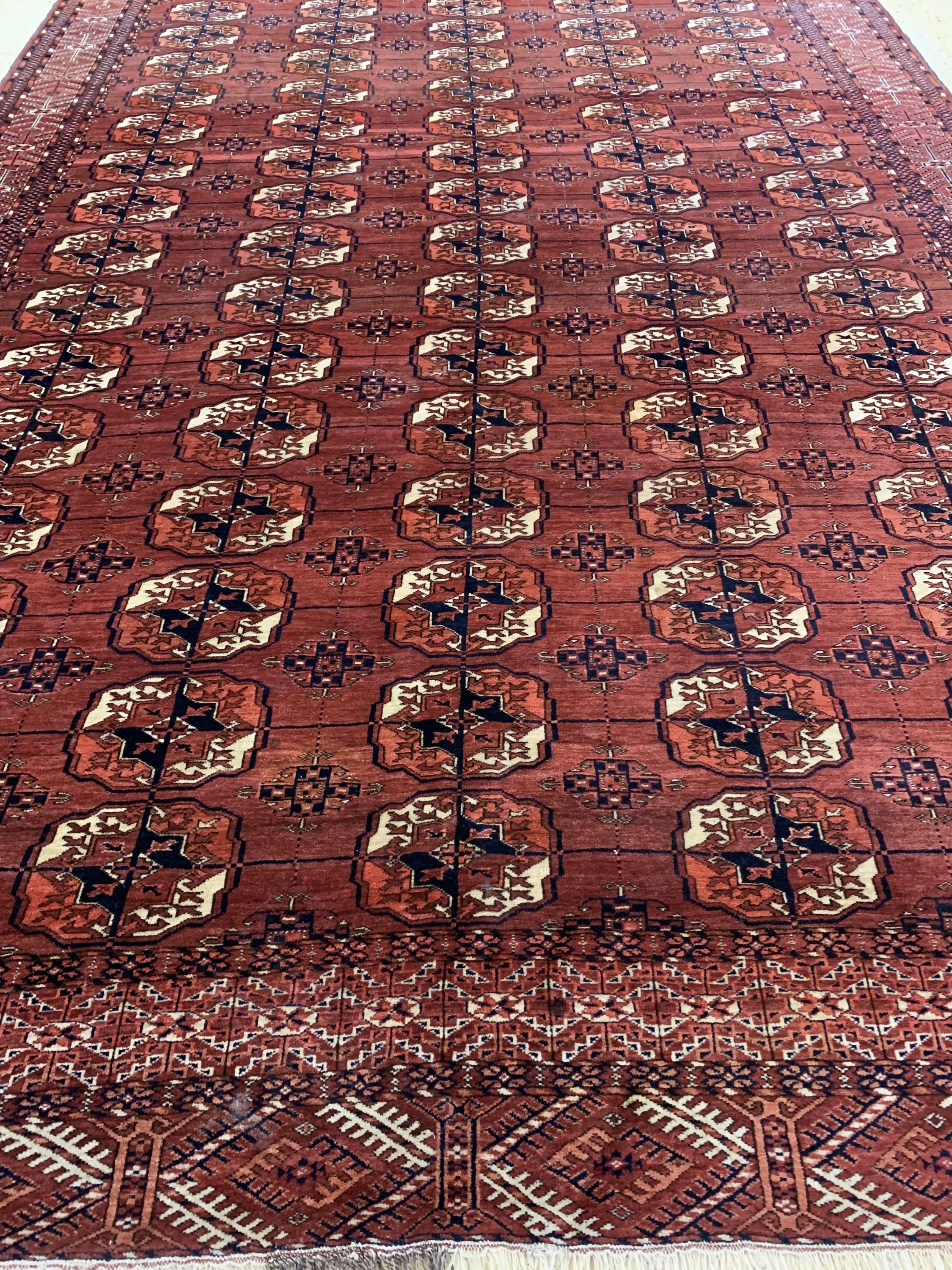 Detail g: Tekke Hauptteppich antik, Turkmenistan, 19.Jhd, Wolle auf Wolle, ca. 350 x 230 cm, EHZ: 2-3