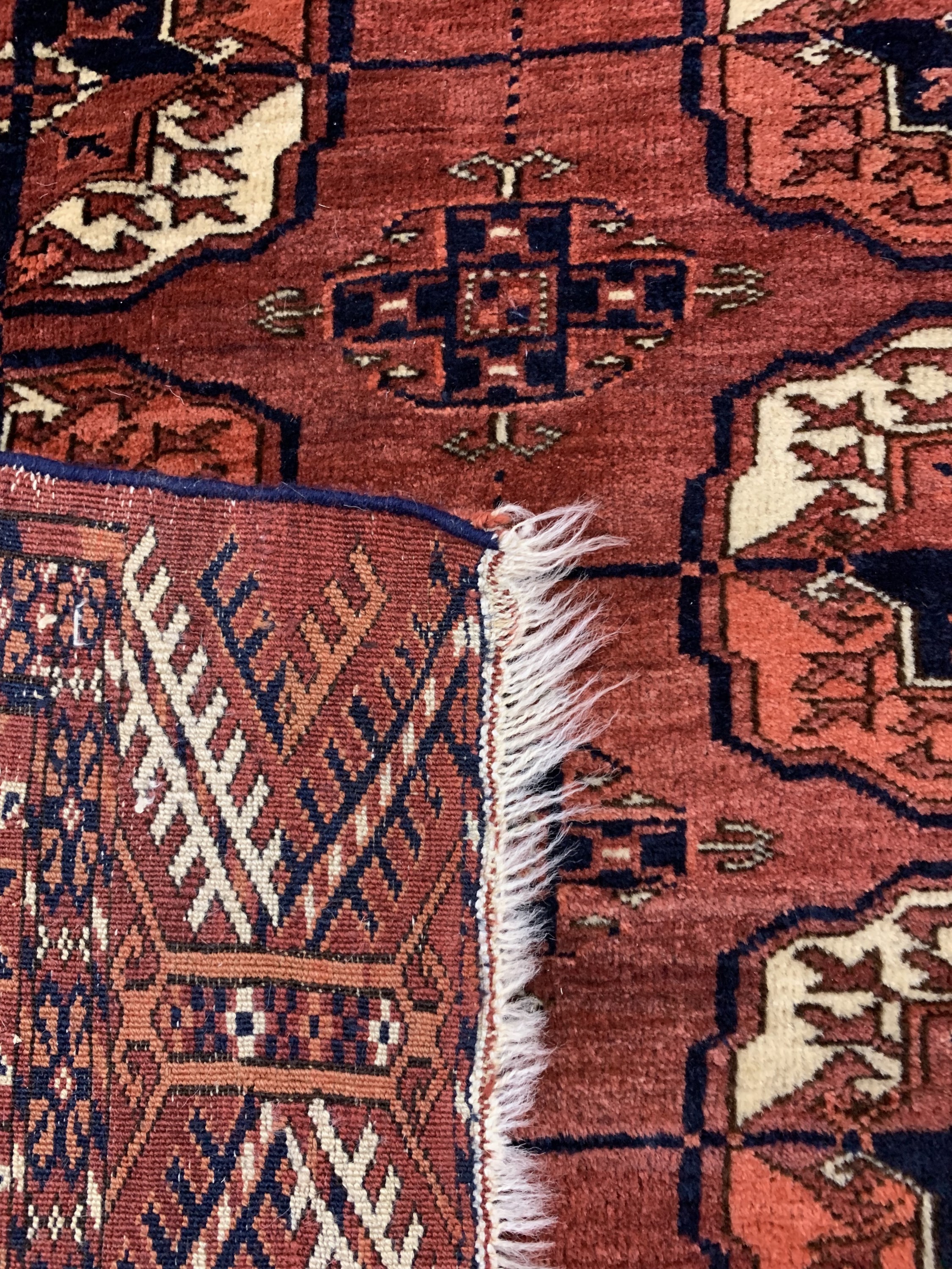Detail h: Tekke Hauptteppich antik, Turkmenistan, 19.Jhd, Wolle auf Wolle, ca. 350 x 230 cm, EHZ: 2-3