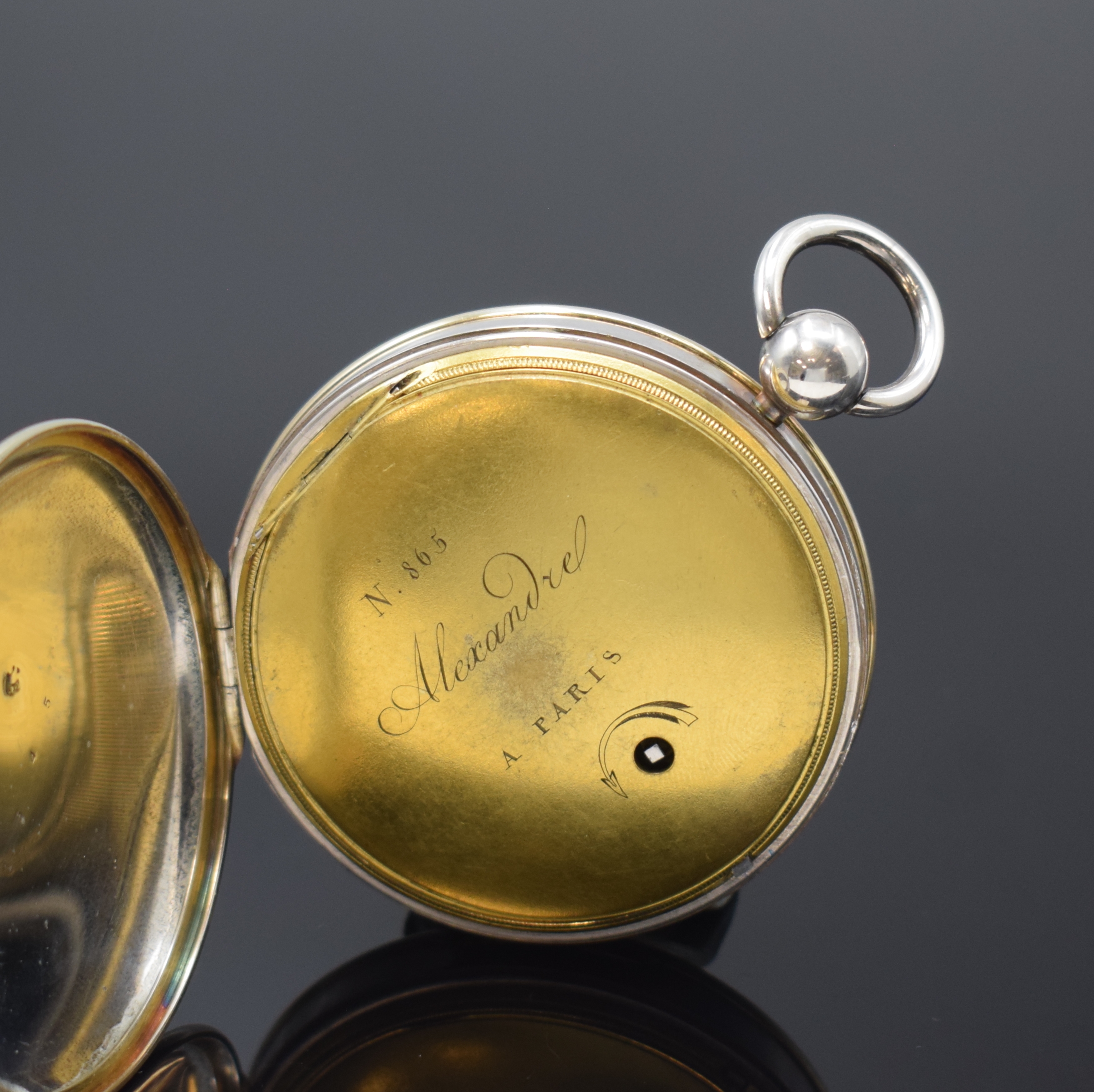 Detail c: ALEXANDRE A Paris Spindeluhr in Silber mit geprägtem Goldzifferblatt, Frankreich um 1820, glattes Geh. m. geradem Rand u. Kugel- Pendant, ...