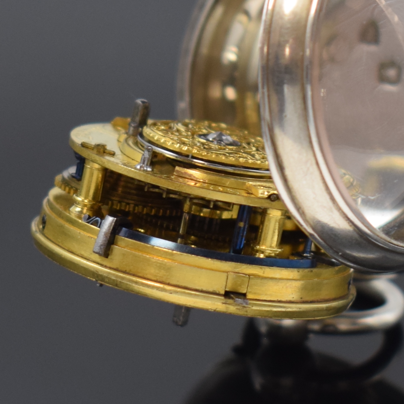 Detail h: ELLICOTT frühes Taschenuhrwerk mit Zylinderhemmung im späterem Geh., England um 1770, Geh. Hallmark London 1894, glattes Geh., Emailzifferbl., ...