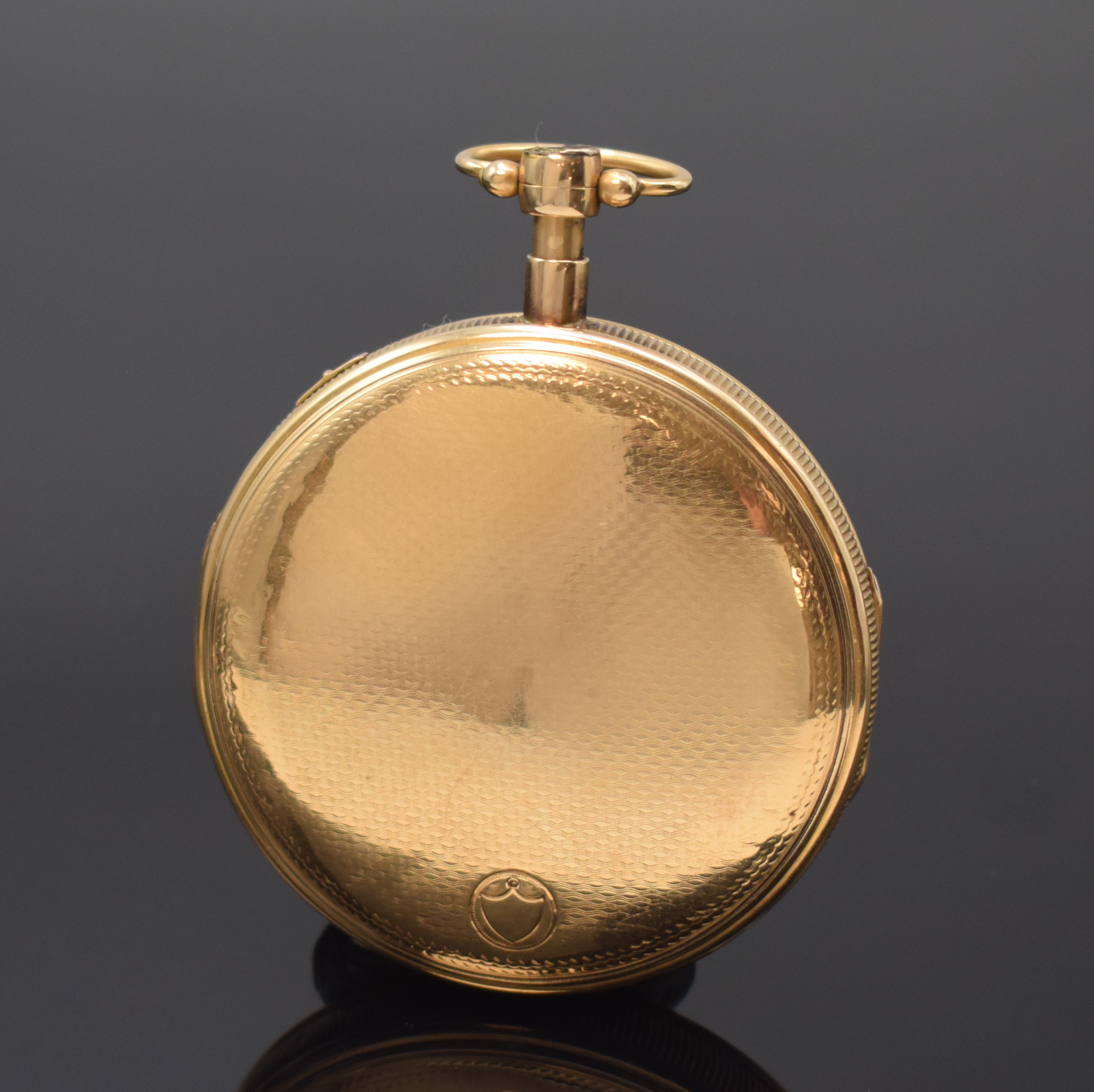 Detail a: Spindeltaschenuhr mit 1/4-Stundenrepetition in RoseG 750/000, Schweiz um 1820, guill. Geh. m. geripptem Rand, Schlagwerk-Auslösung über Pendant, ...