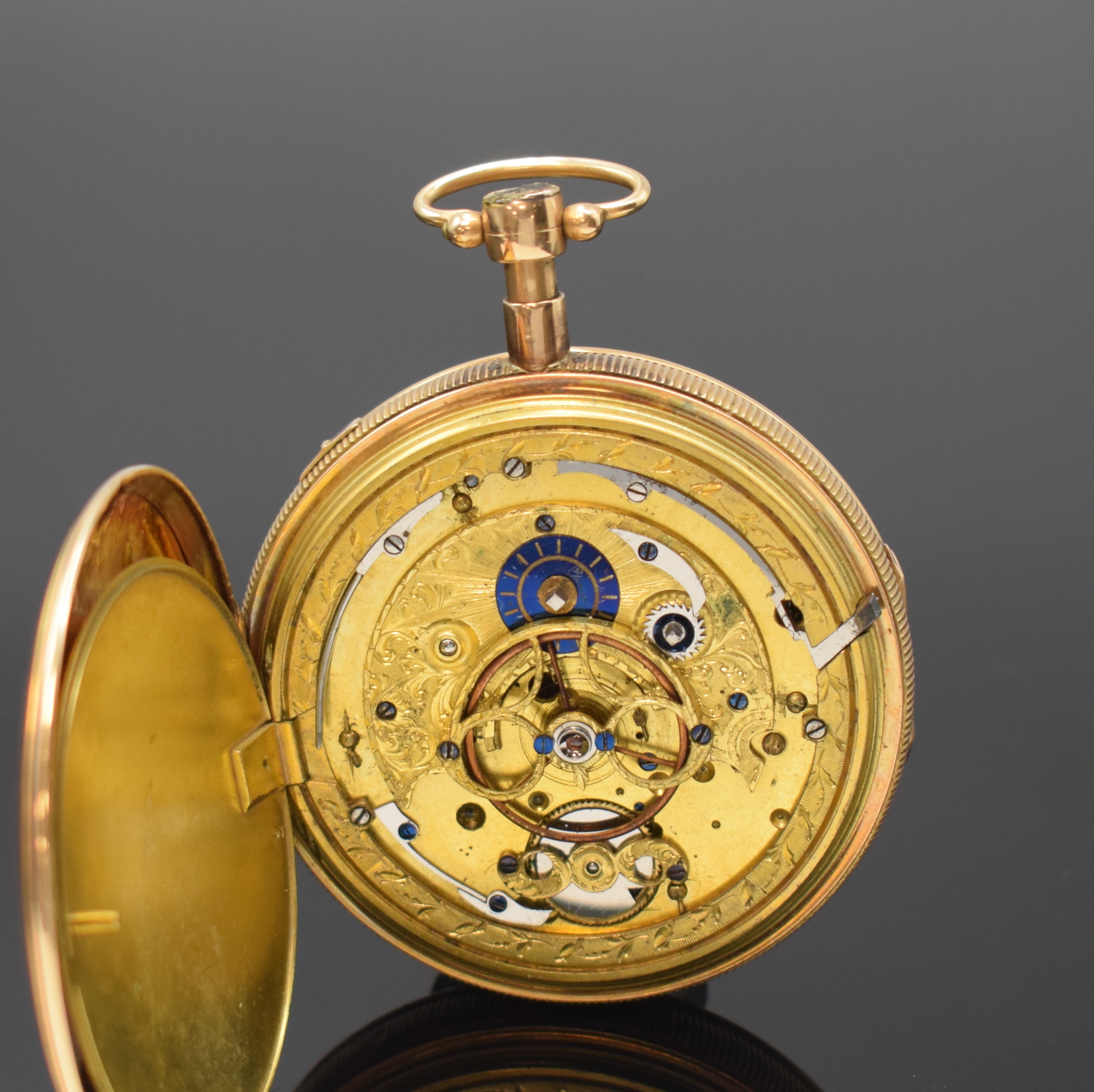 Detail d: Spindeltaschenuhr mit 1/4-Stundenrepetition in RoseG 750/000, Schweiz um 1820, guill. Geh. m. geripptem Rand, Schlagwerk-Auslösung über Pendant, ...