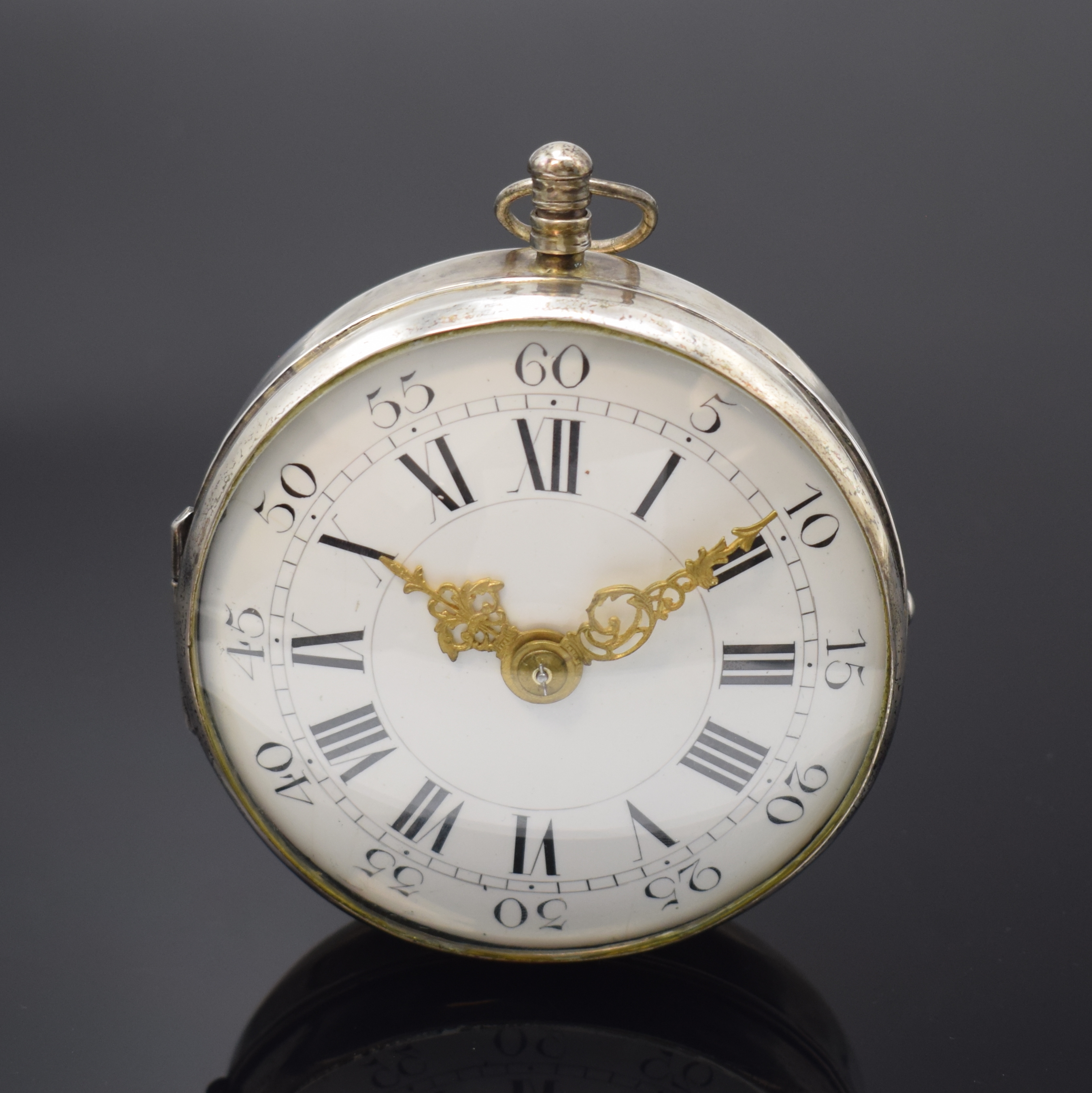 Großes Kutschenuhr-Werk mit seltener, früher Duplexhemmung und Halbstunden-Selbstschlag im späteren Silbergehäuse, Frankreich um 1770, glattes ...