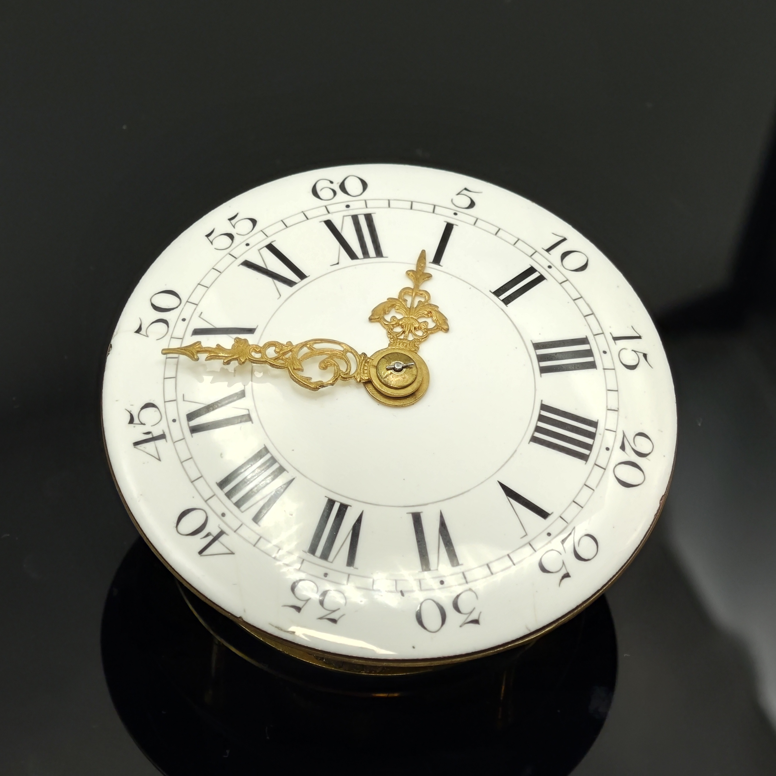 Detail e: Großes Kutschenuhr-Werk mit seltener, früher Duplexhemmung und Halbstunden-Selbstschlag im späteren Silbergehäuse, Frankreich um 1770, glattes ...