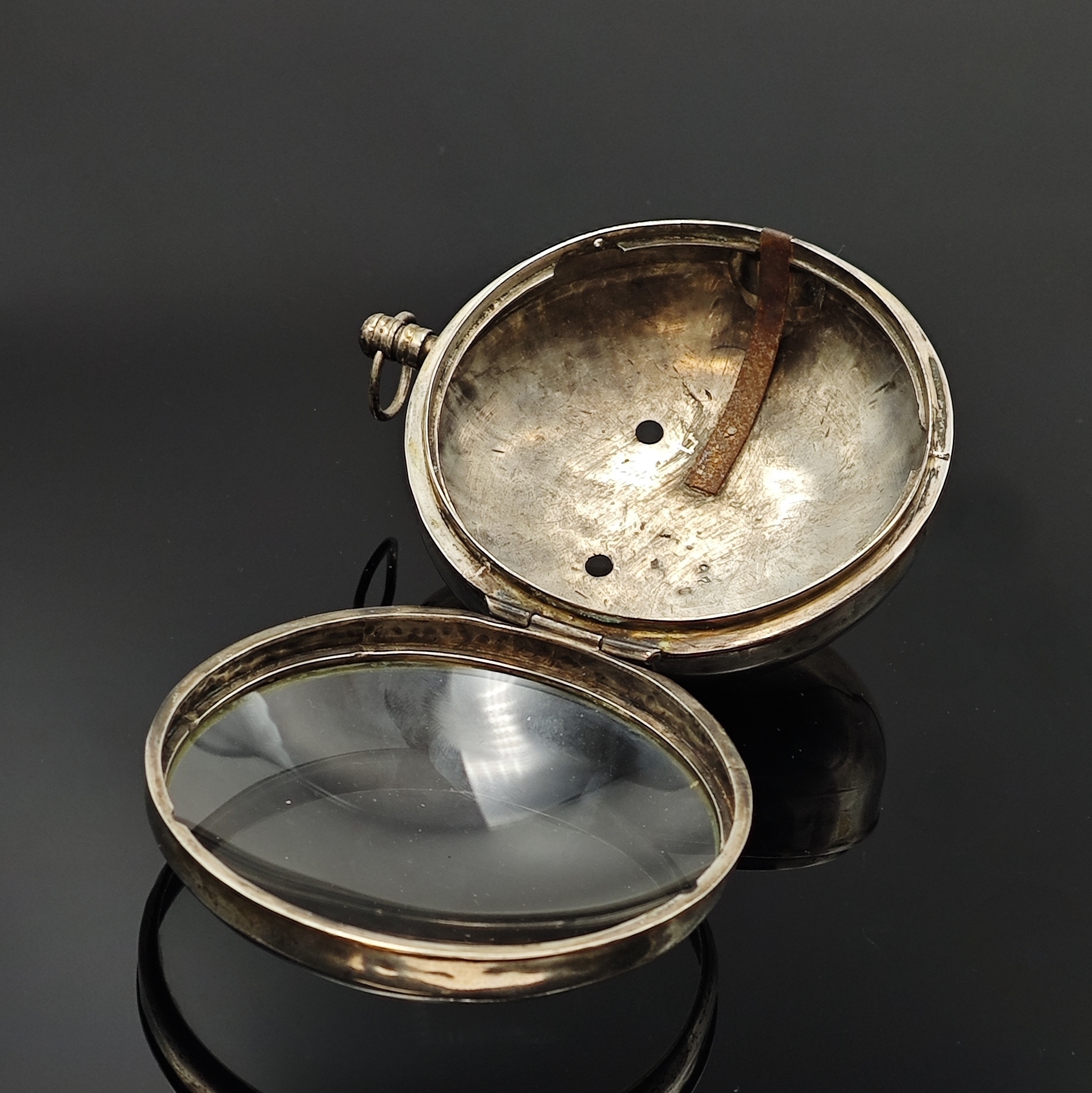 Detail f: Großes Kutschenuhr-Werk mit seltener, früher Duplexhemmung und Halbstunden-Selbstschlag im späteren Silbergehäuse, Frankreich um 1770, glattes ...