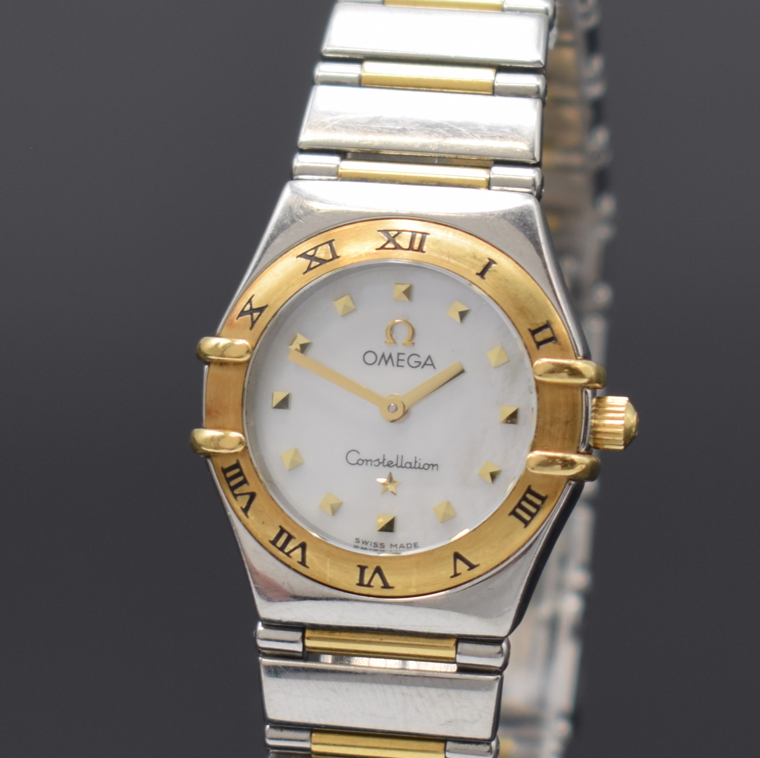 Detail a: OMEGA Damenarmbanduhr Constellation My Choice, Schweiz um 2005, quarz, Edelstahl/Gold komb., inkl. Gliederband m. Faltschl., Boden aufgedr., ...