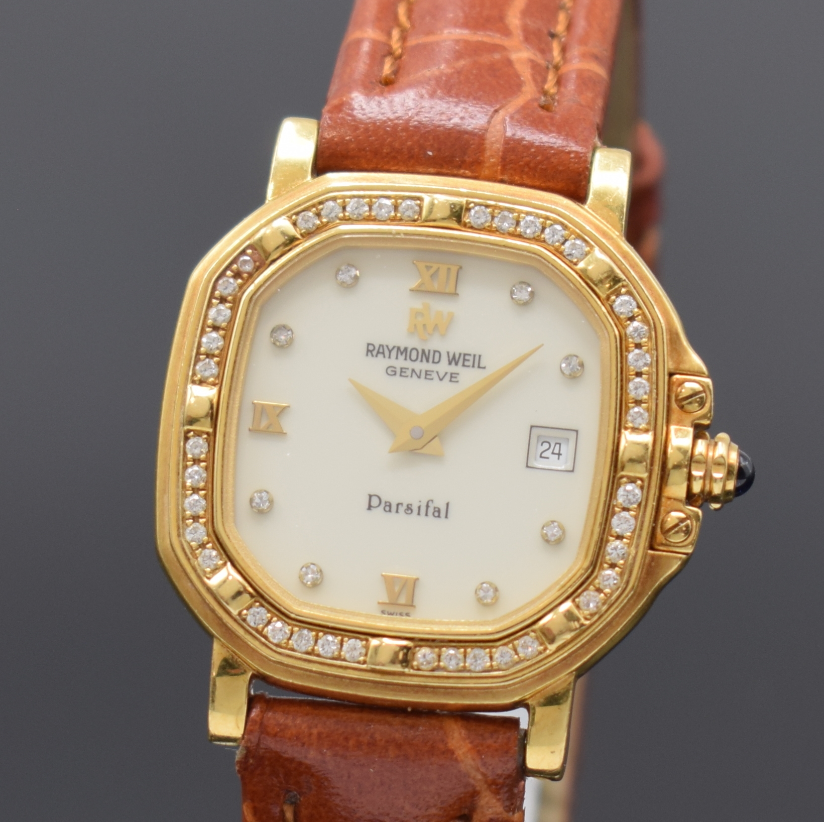 Detail a: RAYMOND WEIL Parsifal in GG 750/000 mit Diamanten Referenz 10.856, Schweiz um 2000, quarz, Boden 6-fach verschr., Schmuckkrone, neutr. Lederband m. ...