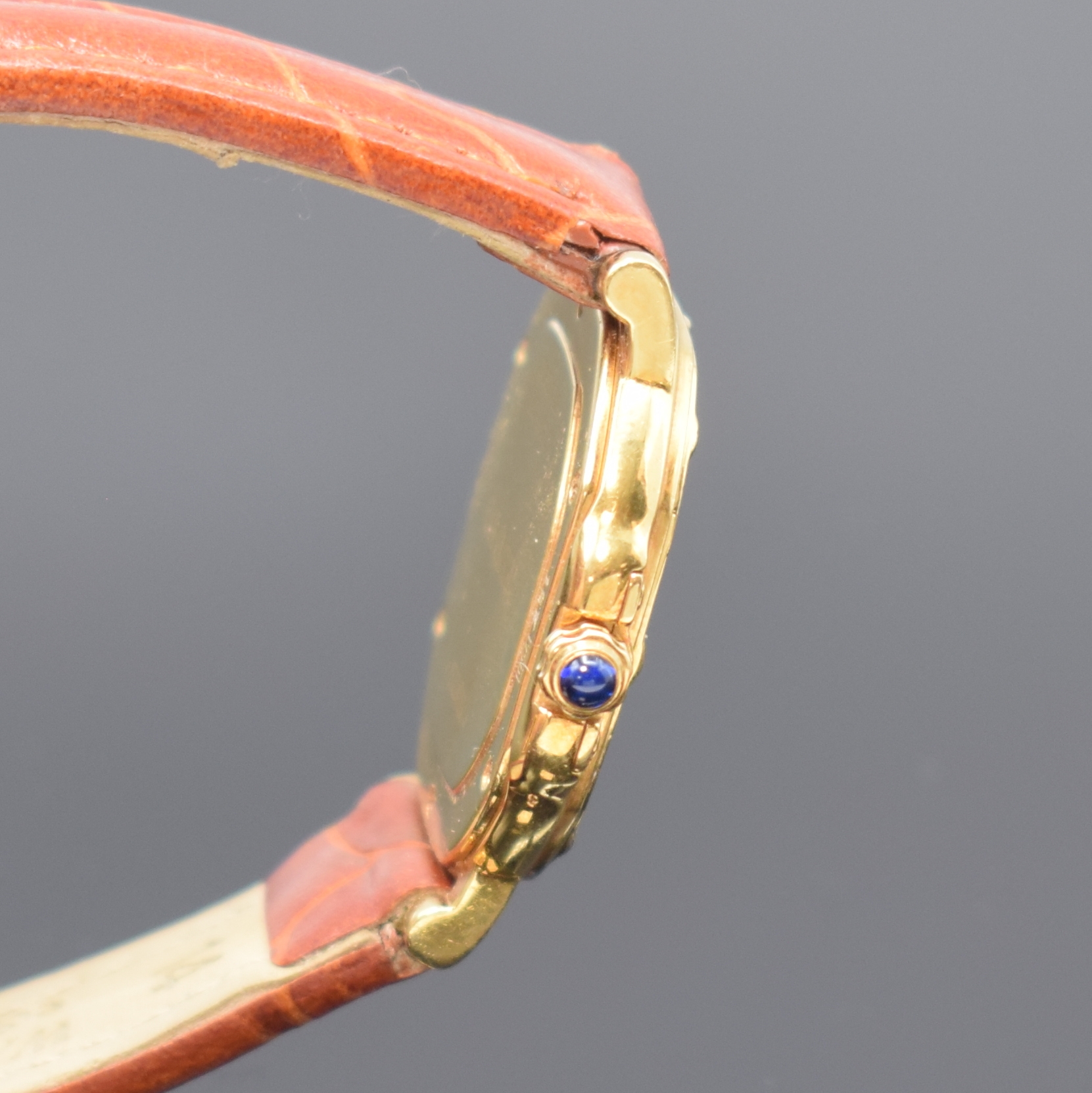 Detail c: RAYMOND WEIL Parsifal in GG 750/000 mit Diamanten Referenz 10.856, Schweiz um 2000, quarz, Boden 6-fach verschr., Schmuckkrone, neutr. Lederband m. ...