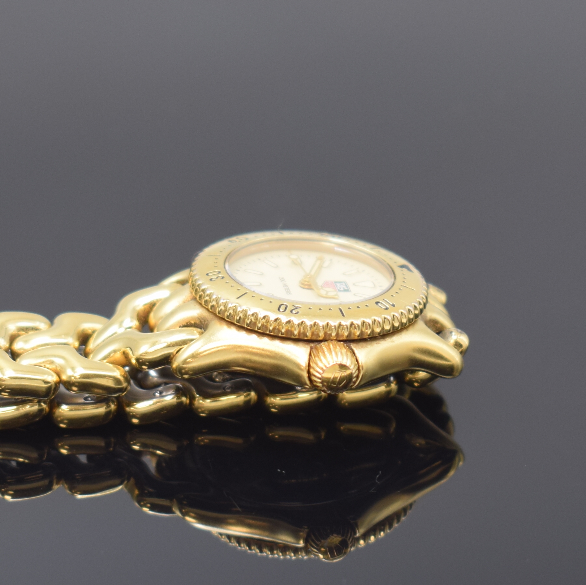 Detail c: TAG HEUER Damenarmbanduhr Referenz S94.708M,Schweiz um 1995, quarz, verg. Geh., inkl. Gliederband m. Faltschl., Boden verschr., Lünette m. 60er ...