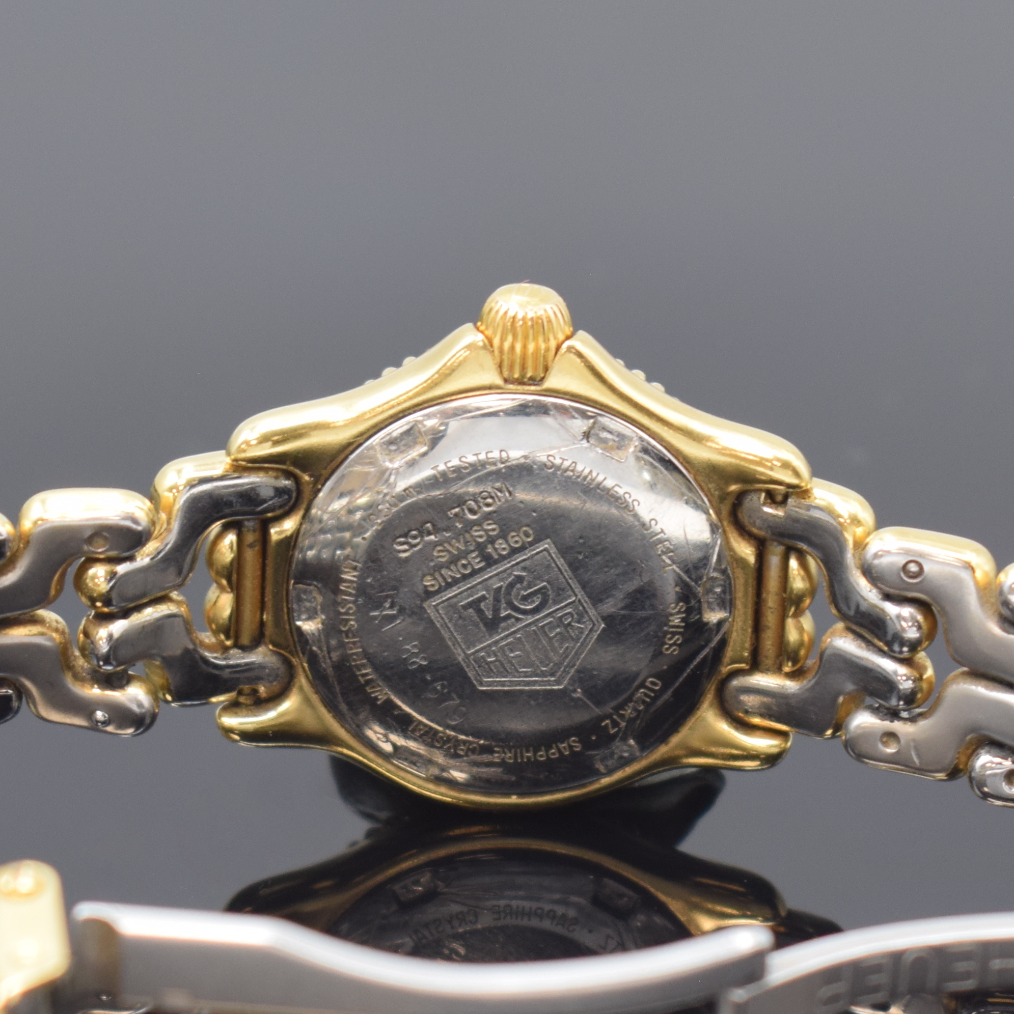 Detail d: TAG HEUER Damenarmbanduhr Referenz S94.708M,Schweiz um 1995, quarz, verg. Geh., inkl. Gliederband m. Faltschl., Boden verschr., Lünette m. 60er ...