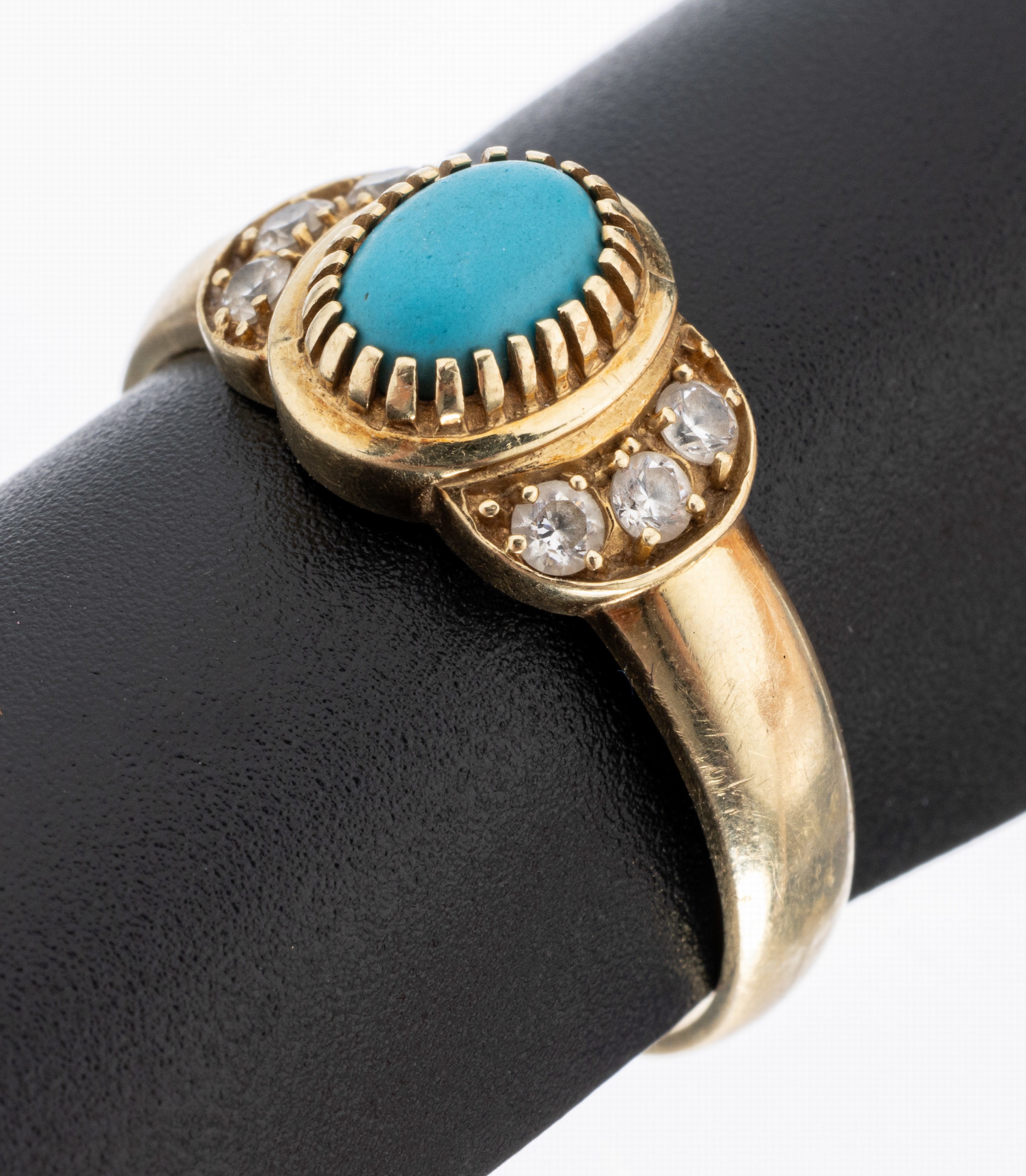 14 kt Gold Türkis-Ring, GG 585/000, schlichte Gestaltung, ovaler Türkiscabochon, Diamantimitationen, RW 58, ca. 3.5 g