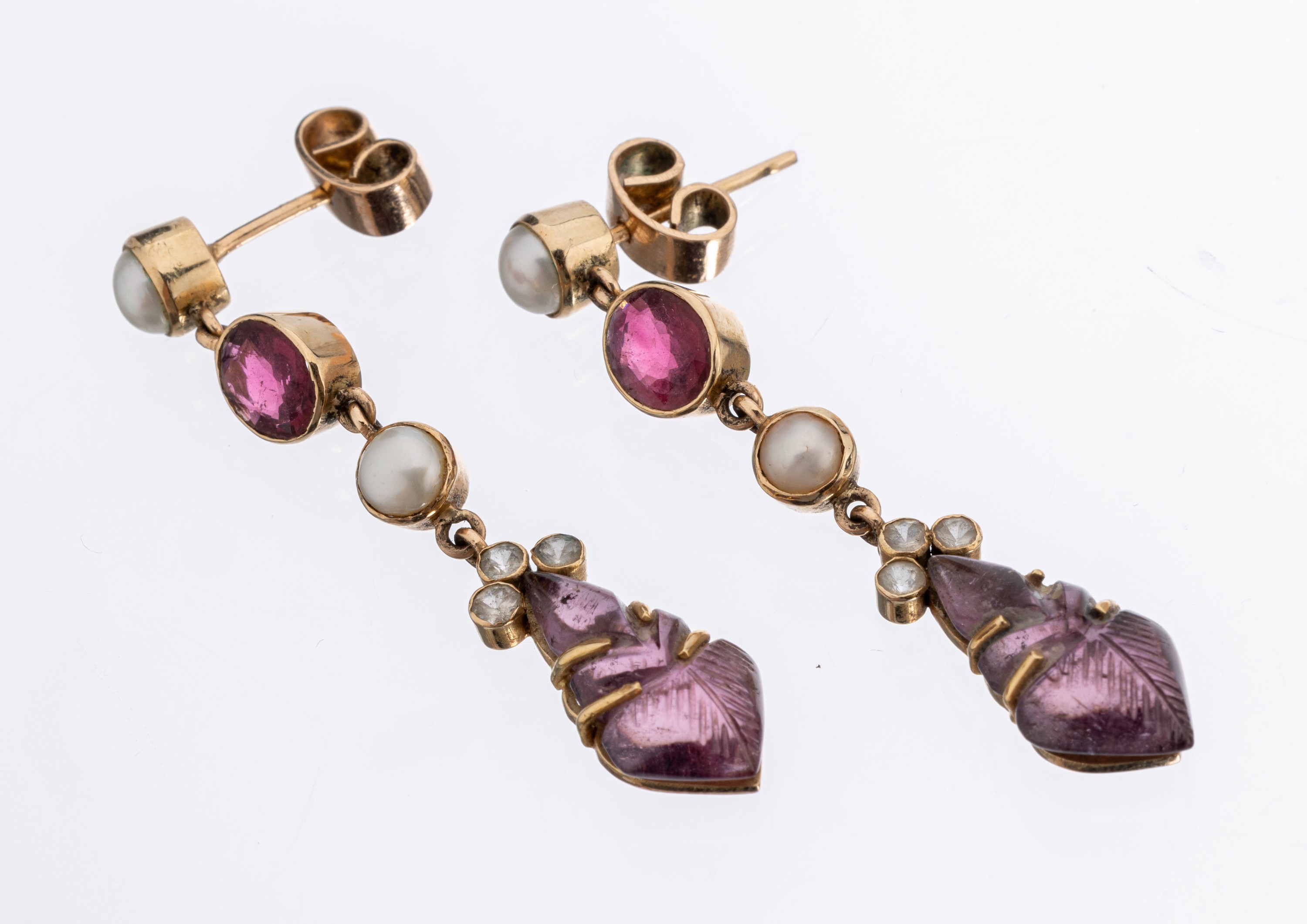 Paar 14 kt Gold Farbstein-Perl-Ohrstecker, GG 585/000, länglich bewegl., 2 ovalfacett. Turmaline, 2 floral geschnittene Amethyste, Halbperlen, ...