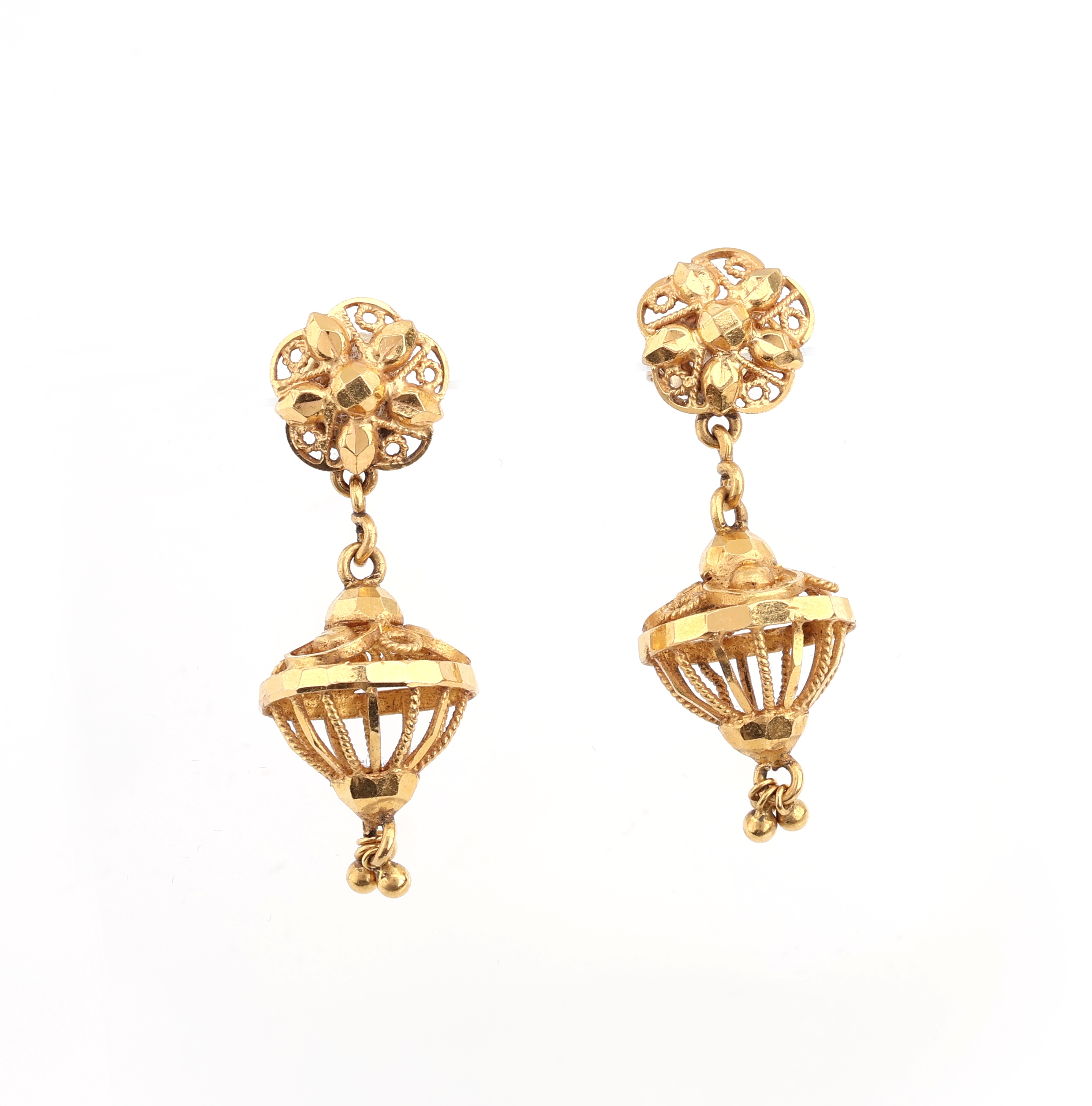 Paar 21.6 kt Gold Ohrstecker, GG 900/000 gepr., länglich bewegl., aufwendige Filigranarbeit, L. ca. 3.5 cm, ca. 7.2 g