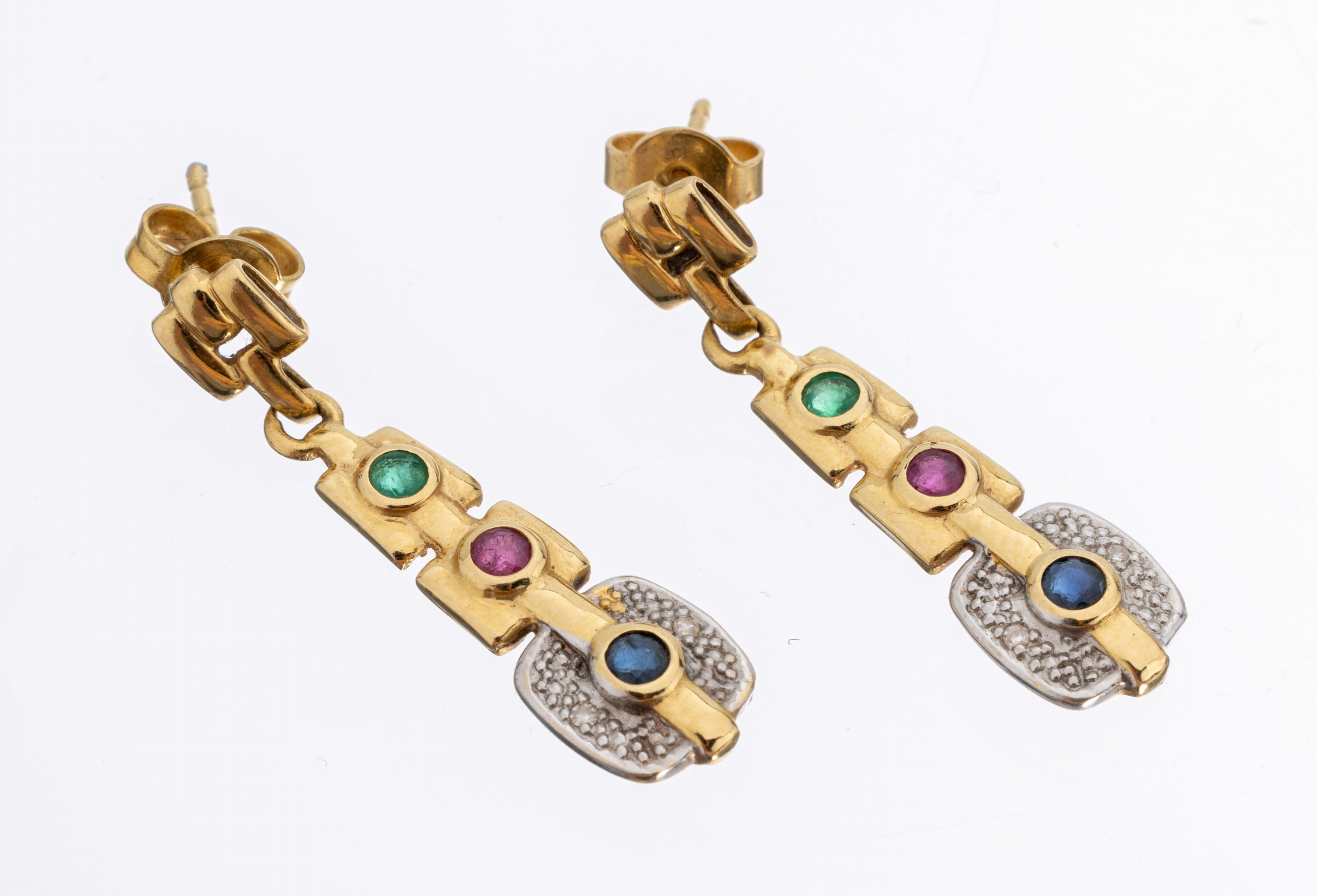 Paar 14 kt Gold Farbstein-Diamant-Ohrstecker, GG 585/000 gepr., je 2 kl. rundfacett. Smaragde, Rubine, Saphire, kl. 8/8-Diamanten, ca. 4.2 g, ...