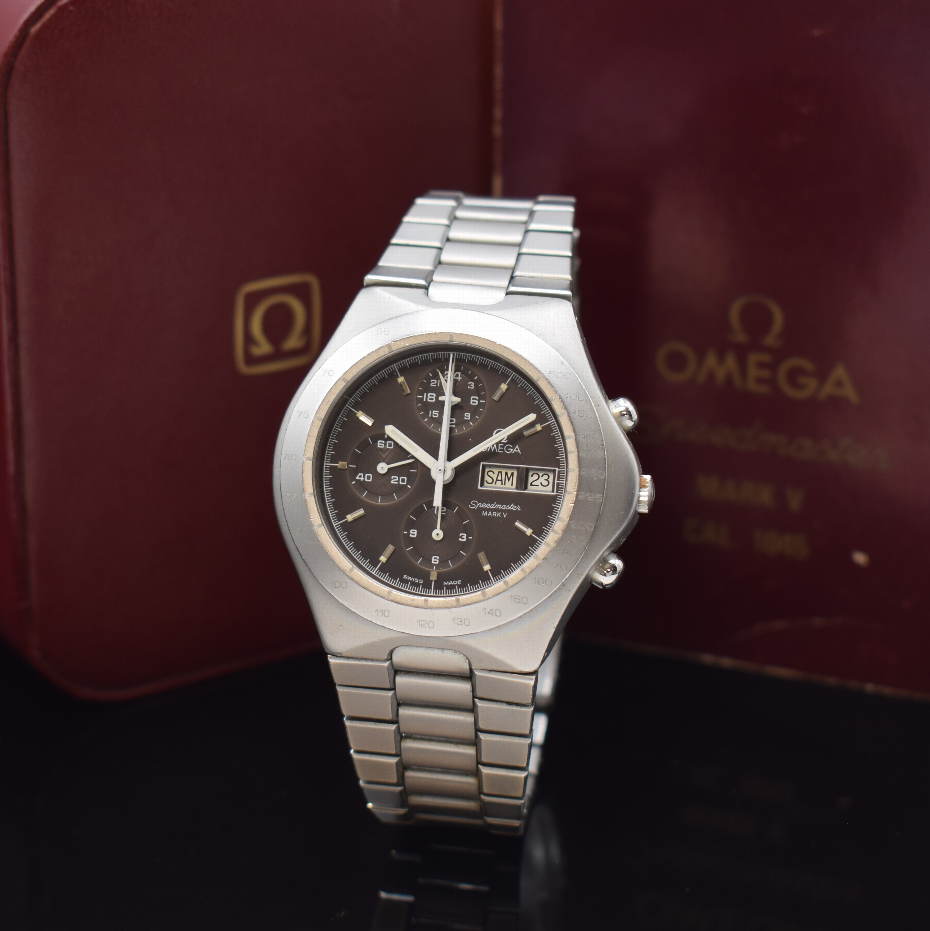 OMEGA Armbandchronograph Speedmaster Mark V Referenz 376.0806, Schweiz um 1984, Automatik, Edelstahlgeh. inkl. Gliederband m. Faltschl., Boden ...