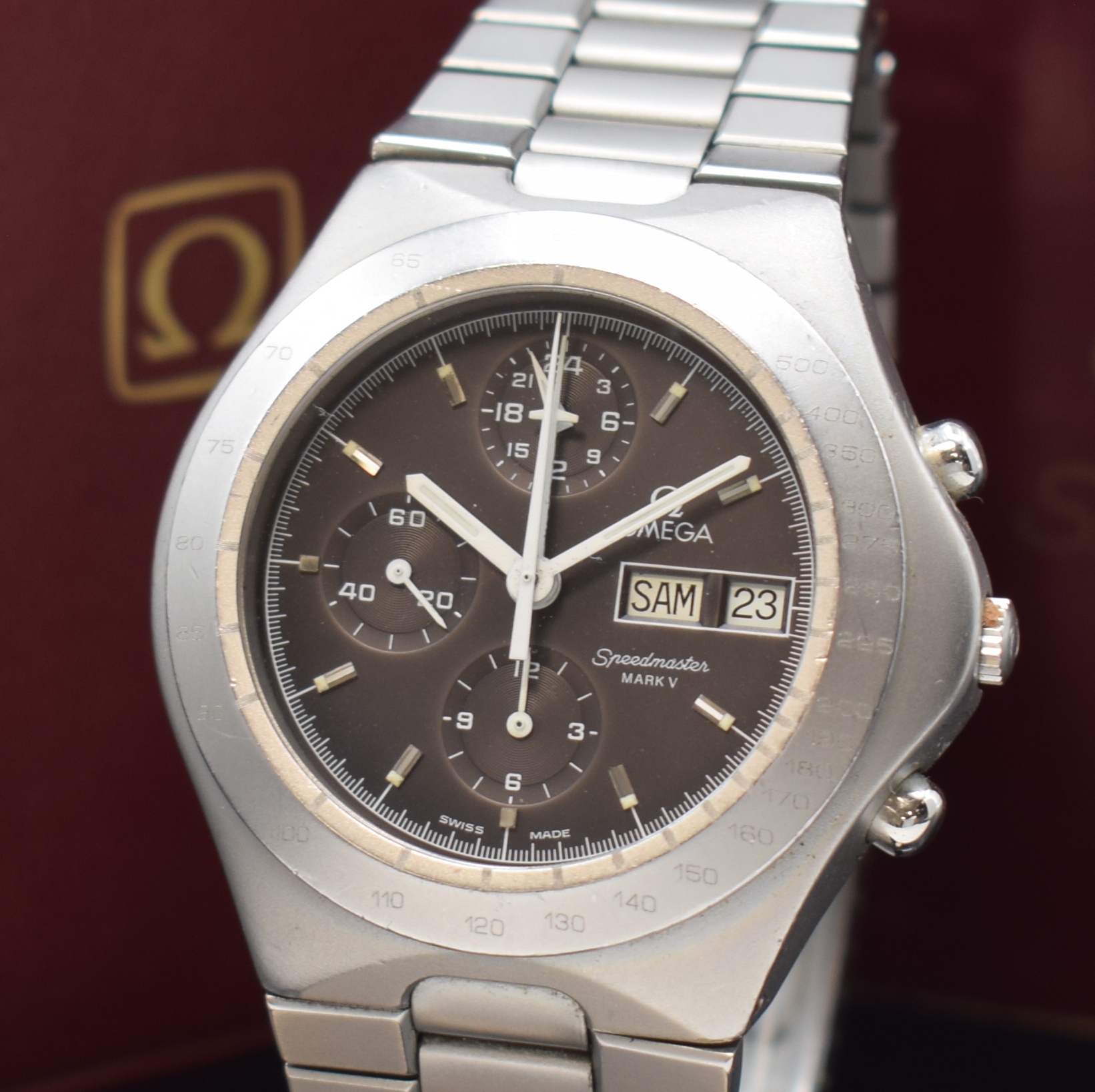 Detail a: OMEGA Armbandchronograph Speedmaster Mark V Referenz 376.0806, Schweiz um 1984, Automatik, Edelstahlgeh. inkl. Gliederband m. Faltschl., Boden ...
