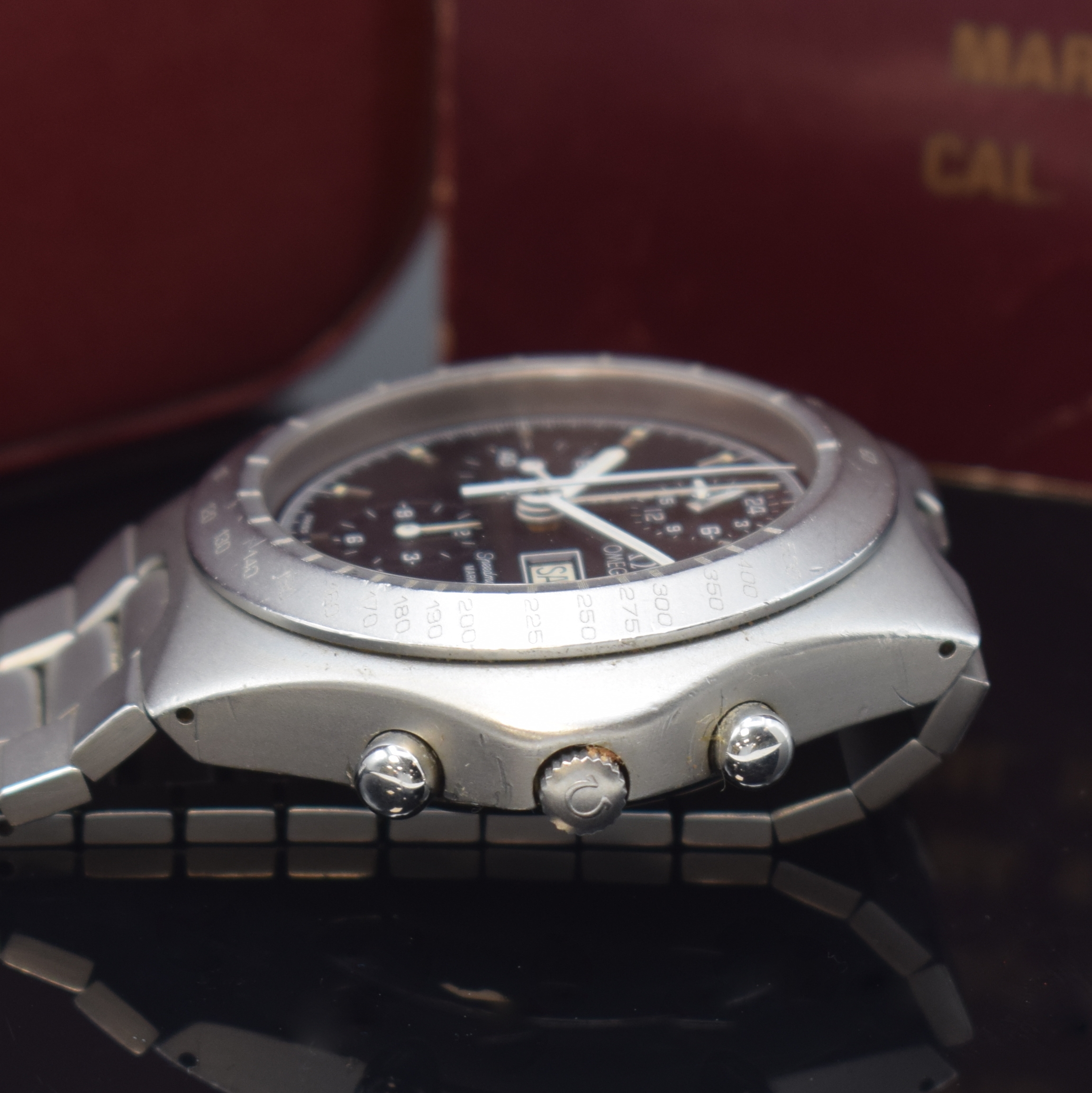 Detail c: OMEGA Armbandchronograph Speedmaster Mark V Referenz 376.0806, Schweiz um 1984, Automatik, Edelstahlgeh. inkl. Gliederband m. Faltschl., Boden ...