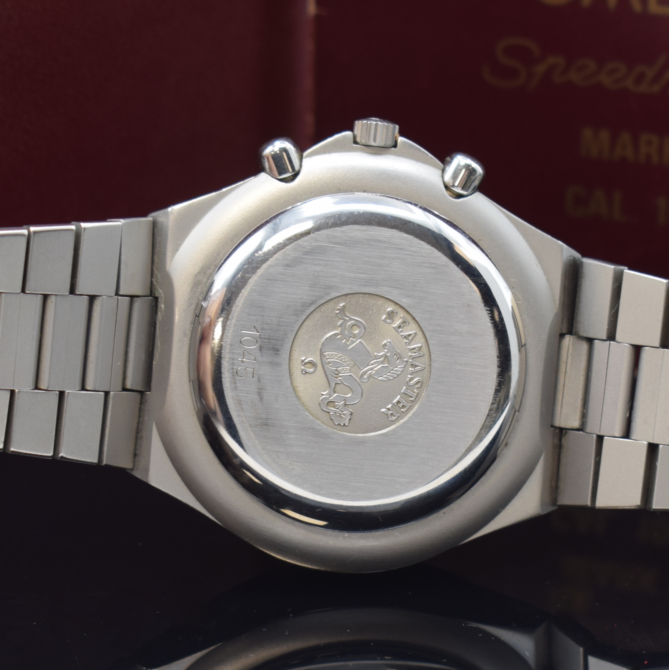Detail d: OMEGA Armbandchronograph Speedmaster Mark V Referenz 376.0806, Schweiz um 1984, Automatik, Edelstahlgeh. inkl. Gliederband m. Faltschl., Boden ...