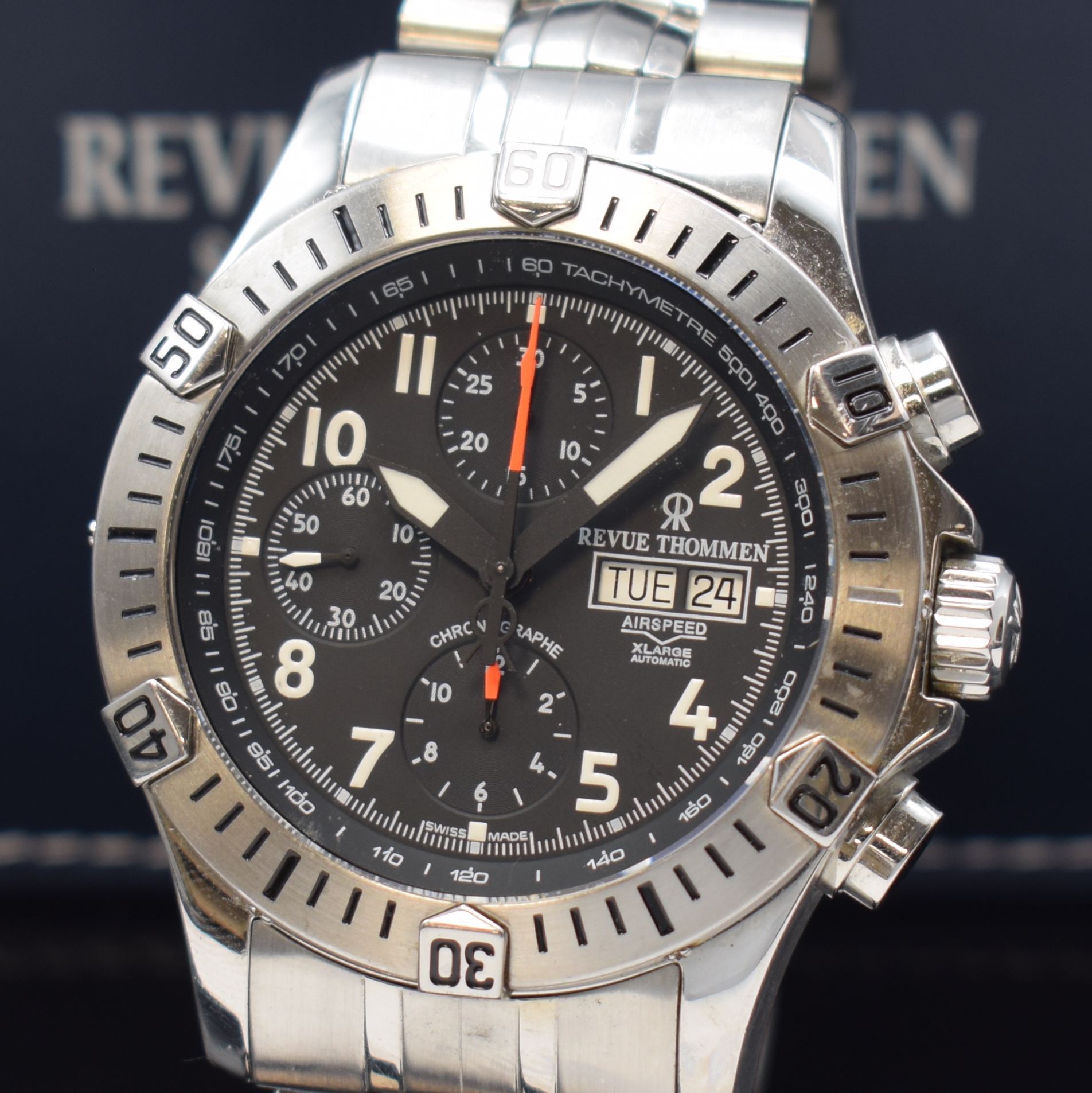 Detail a: REVUE THOMMEN Airspeed - X Large Armbandchronograph in Stahl Referenz 16071.6, Schweiz um 2015, Automatik, beids. vergl. Geh. inkl. Gliederband m. ...