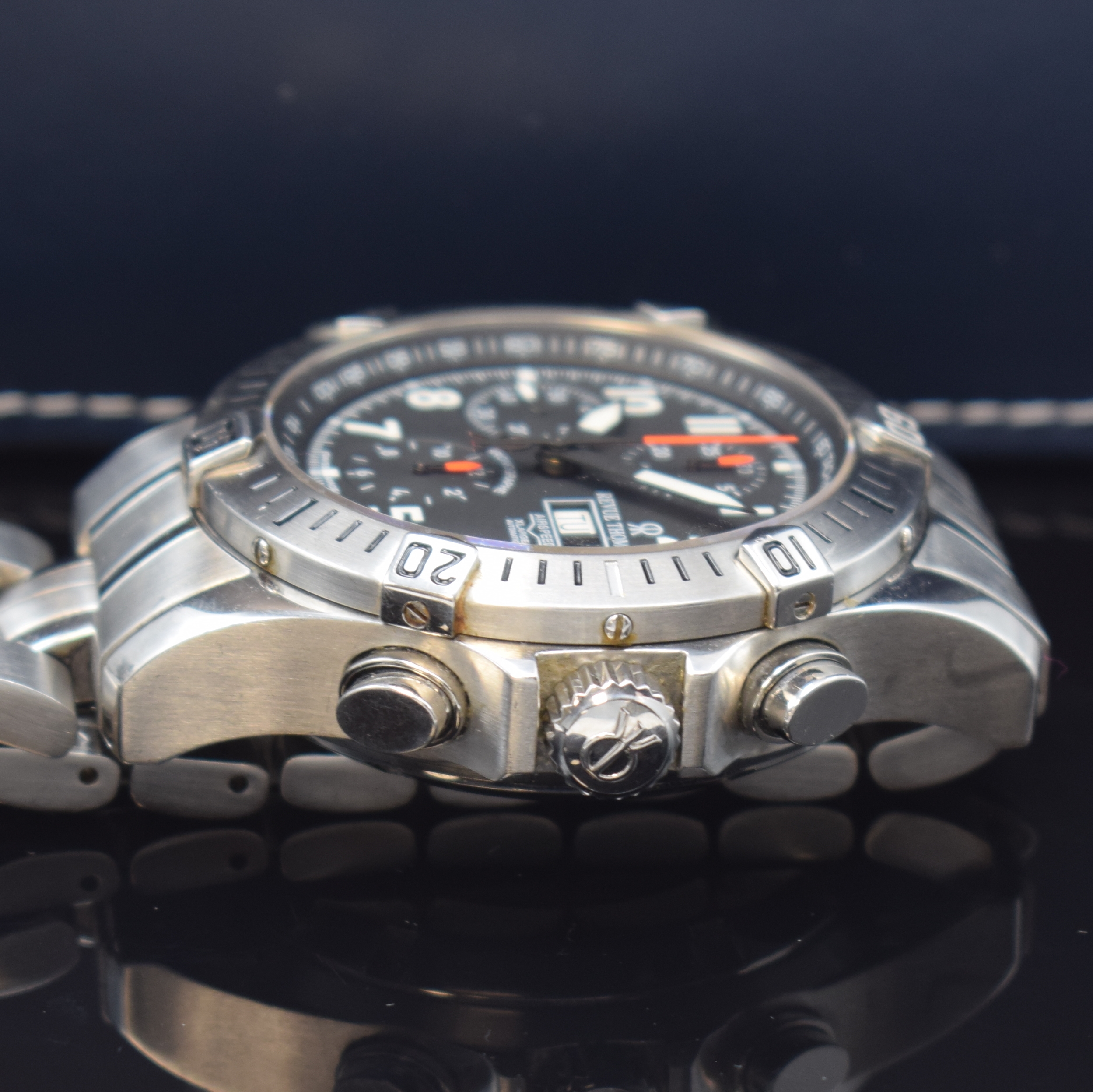 Detail b: REVUE THOMMEN Airspeed - X Large Armbandchronograph in Stahl Referenz 16071.6, Schweiz um 2015, Automatik, beids. vergl. Geh. inkl. Gliederband m. ...