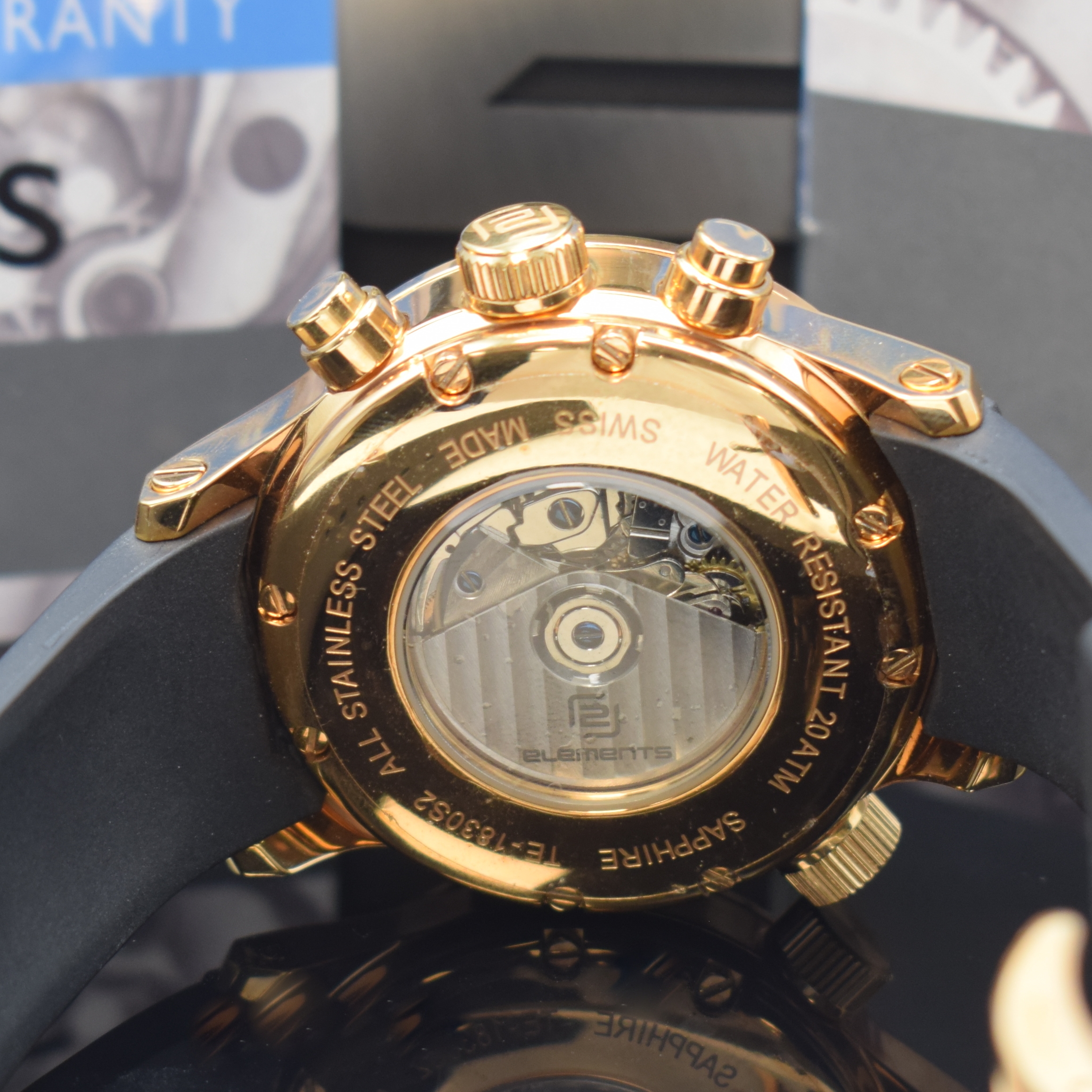 Detail d: 2 ELEMENTS Sub Two Herrenchronograph, Schweiz um 2020, Automatik, verg. Geh. beids. vergl., Kautschukband m. orig. Dornschl., Boden 8-fach verschr., ...