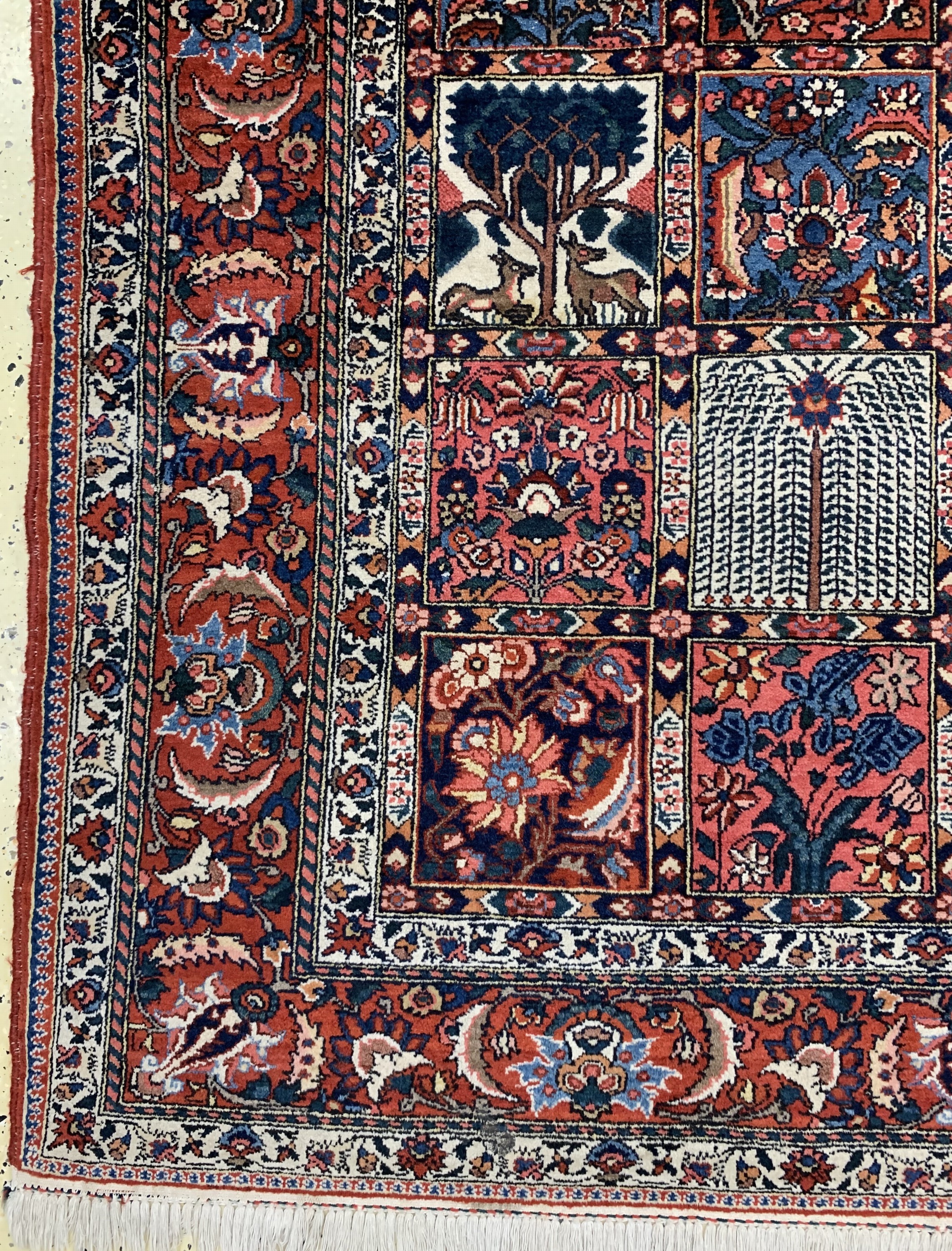 Detail b: Bachtiar alt, Persien, Mitte 20.Jhd, Wolle auf Baumwolle, ca. 305 x 215 cm, EHZ: 2