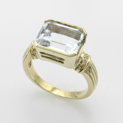 Image Ring mit Aquamarin und Diamanten, GG 585/000, achteckiger Aquam., Diam. zus. ca. 0.05 ct ...