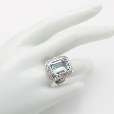 26846581b - Ring mit Aquamarin und Brillanten, WG 585/ 000, achteckiger Aquam. ca. 7.23 ct umfasst ...